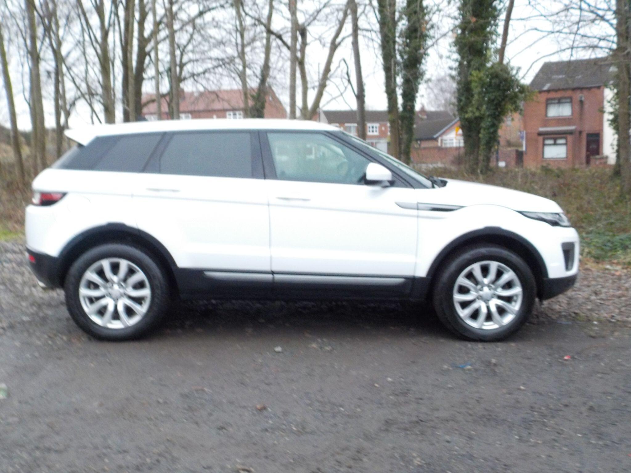 Land Rover Range Rover Evoque 2.0 eD4 SE FWD Euro 6 (s/s) 5dr