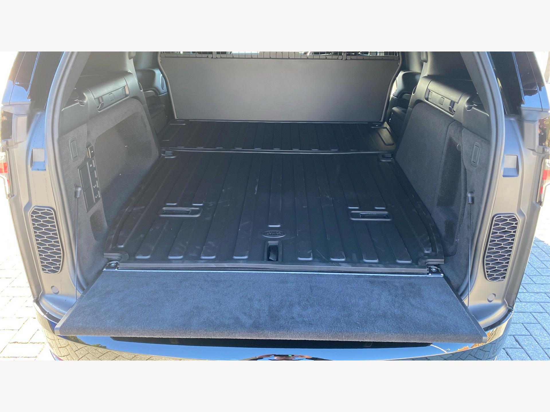 Land Rover Discovery view 12