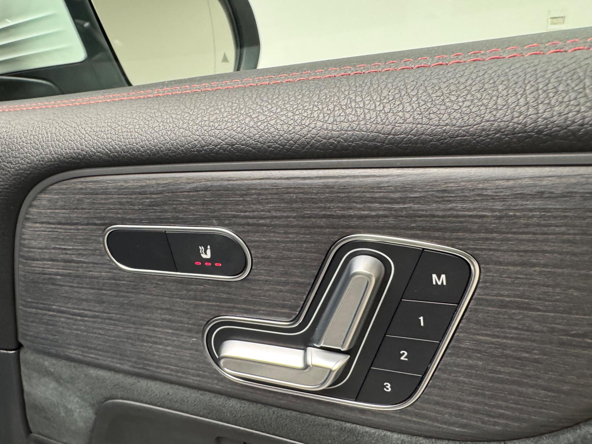 Mercedes-Benz Eqb view 11