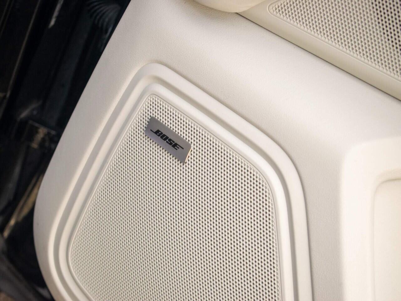 Porsche Macan view 38