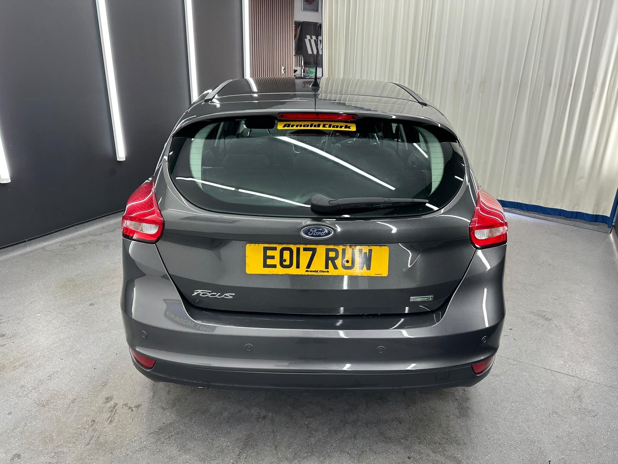 Ford Focus view 8