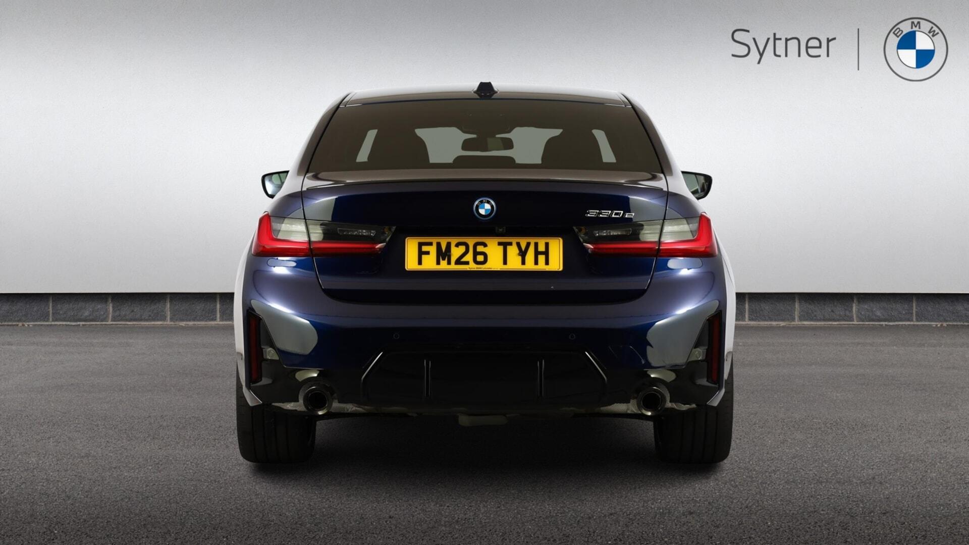 BMW 3 Series view 15