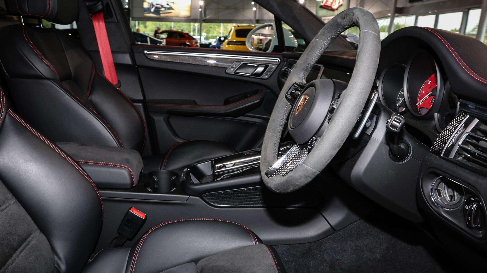 Porsche Macan view 11