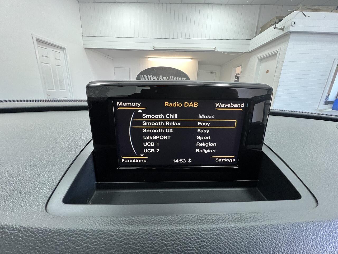 Audi Q3 view 10
