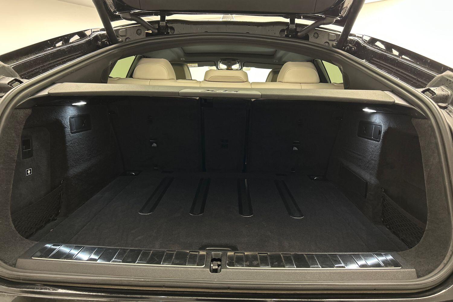 BMW X6 view 14