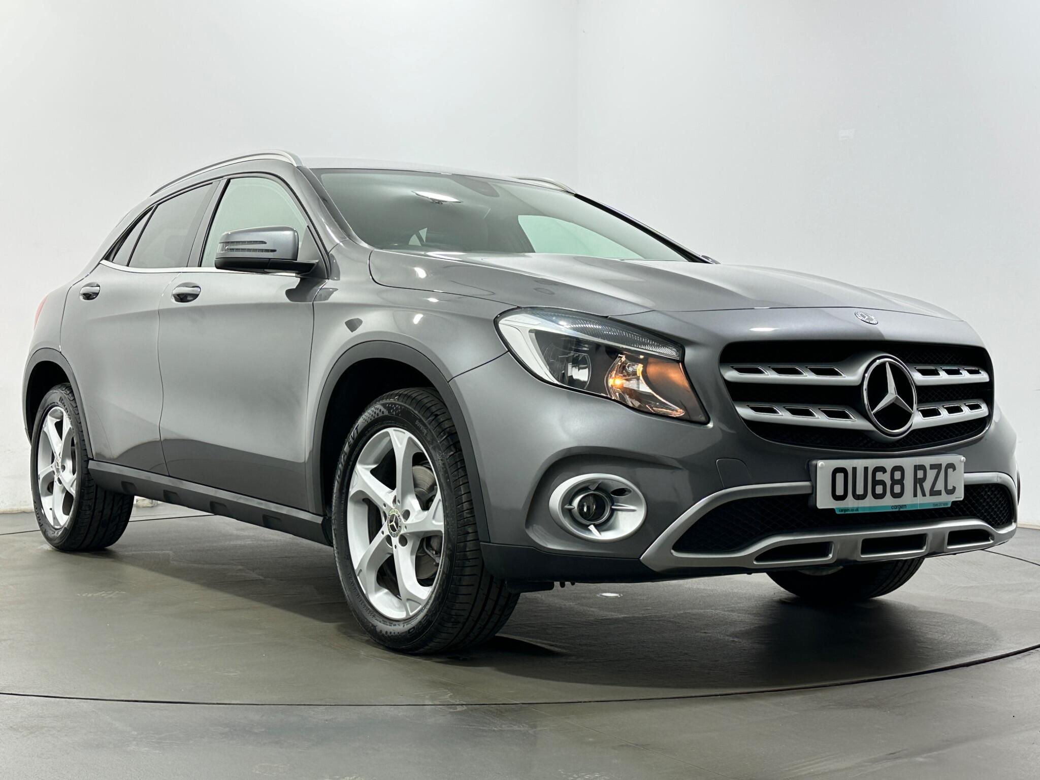 Mercedes-Benz Gla view 54