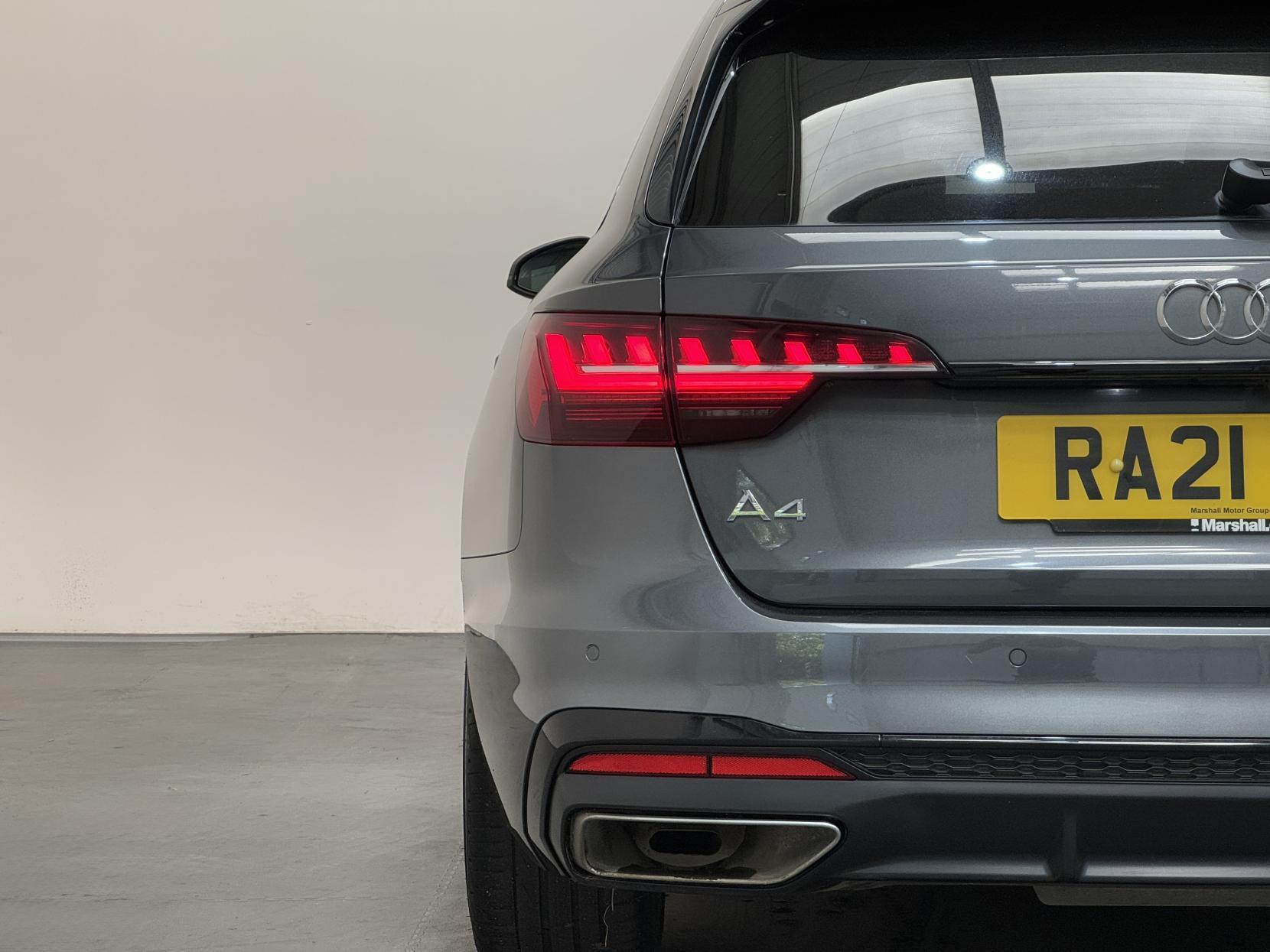 Audi A4 Avant view 10