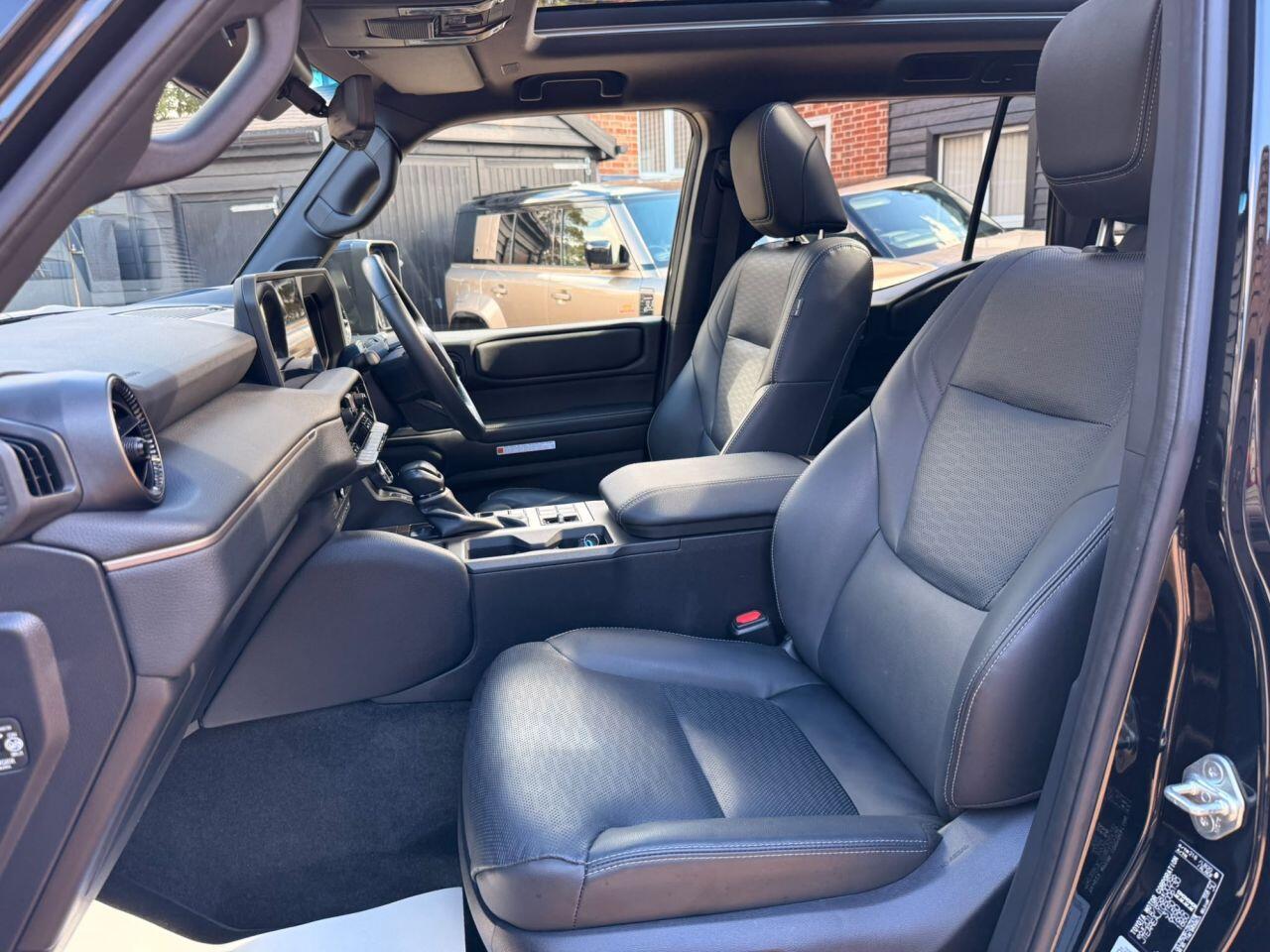 Toyota Land Cruiser view 12