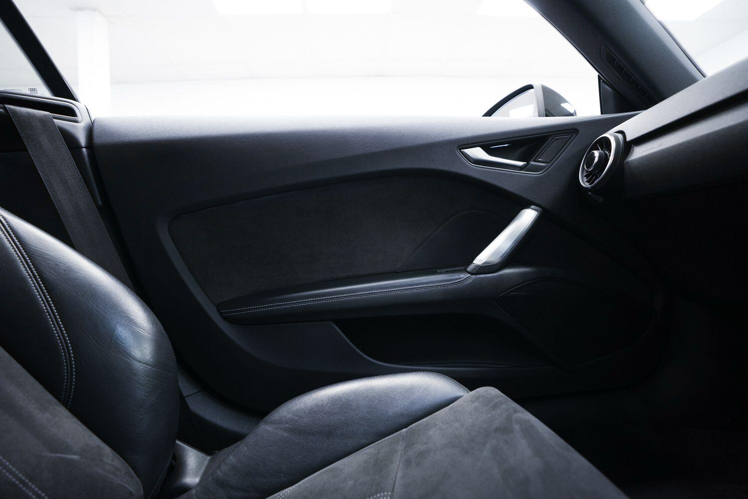 Audi TT view 14