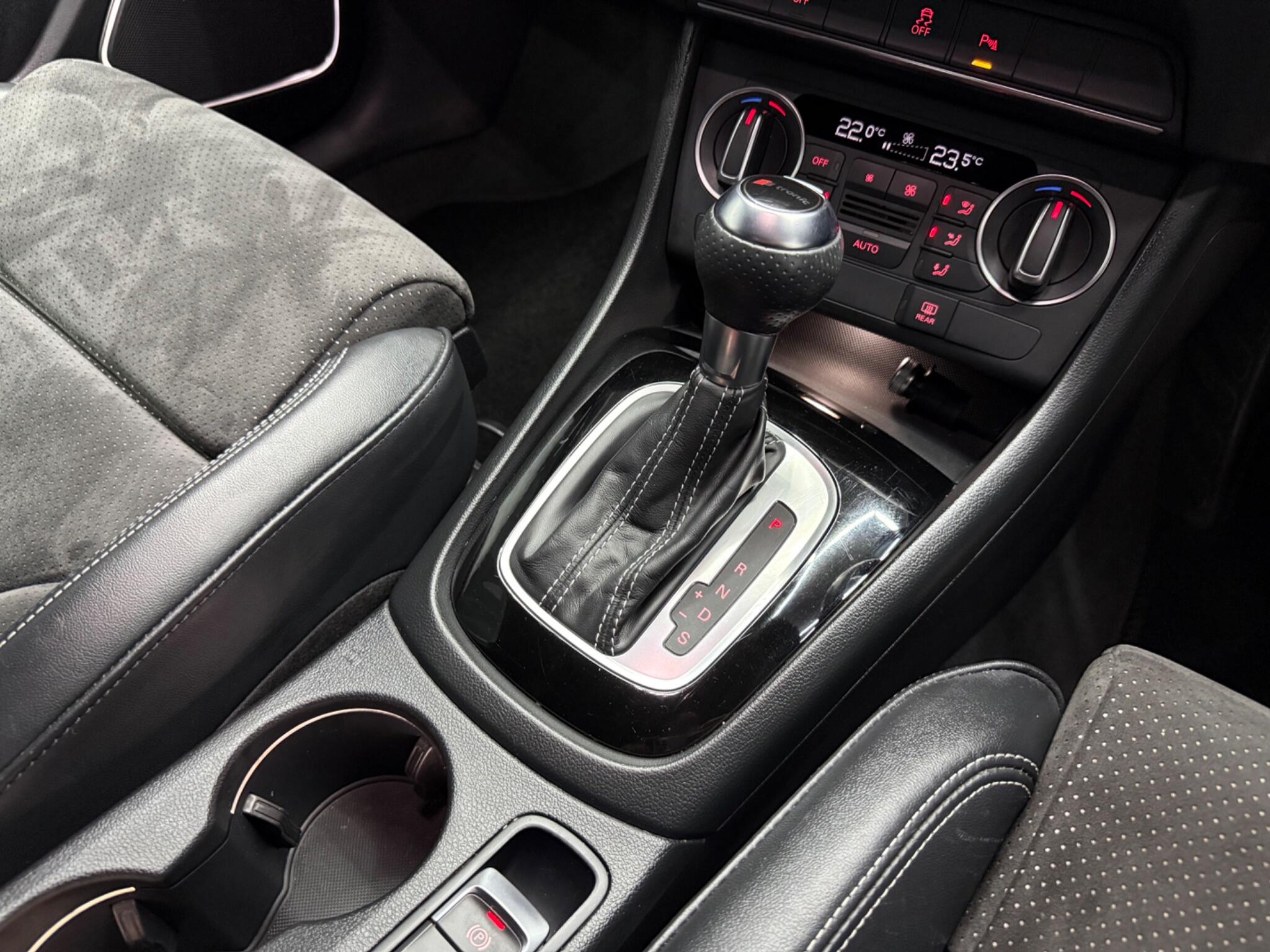 Audi Q3 view 18