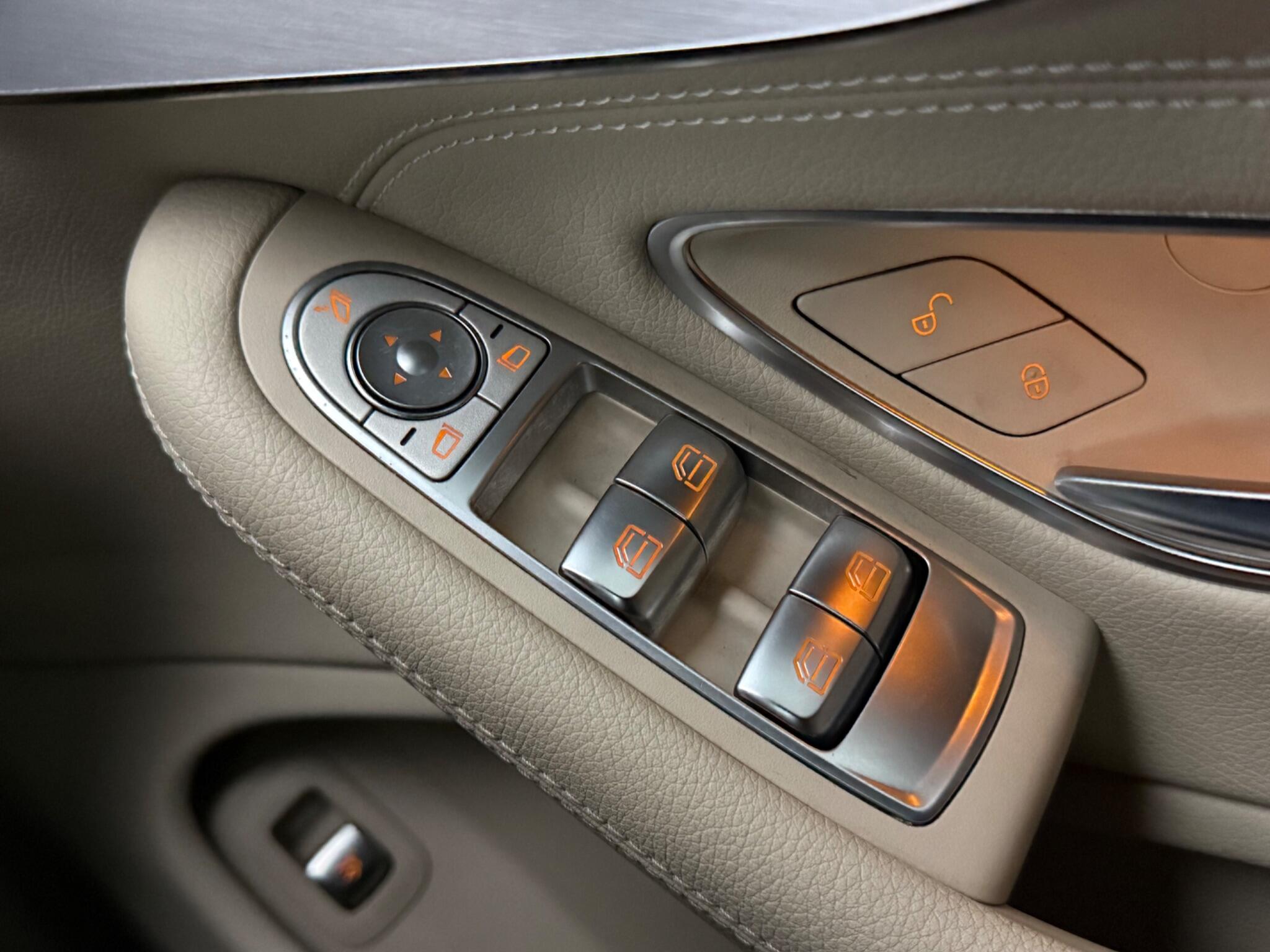 Mercedes-Benz C-Class view 21