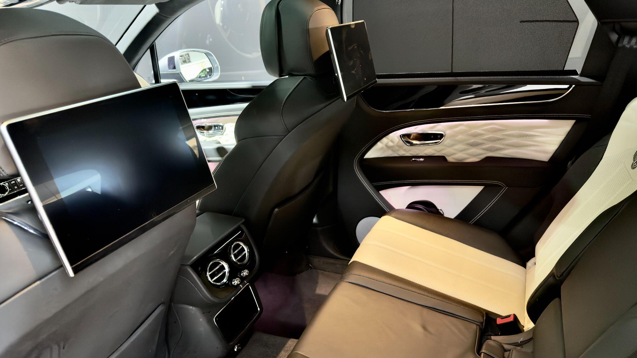 Bentley Bentayga view 32