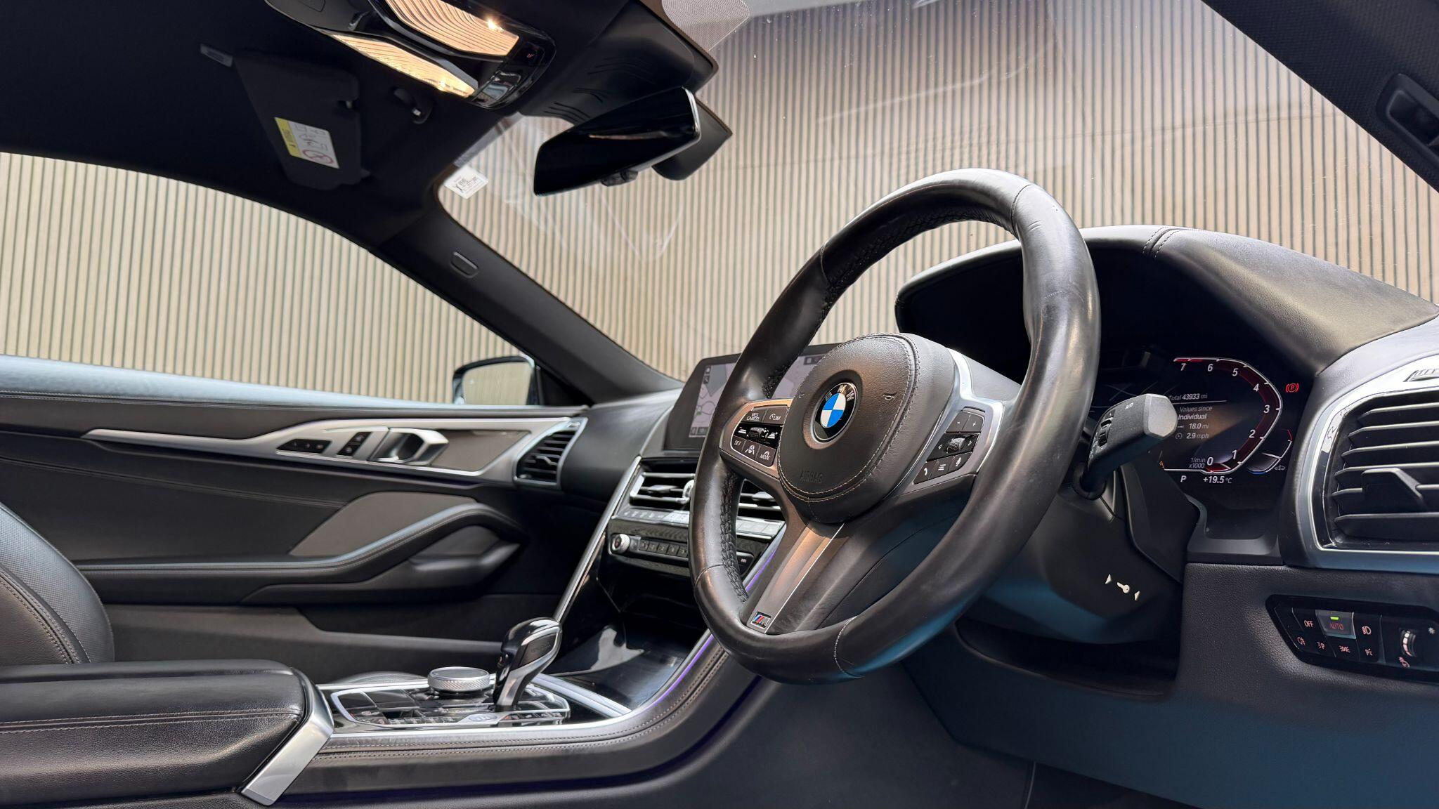 BMW 8 Series view 13