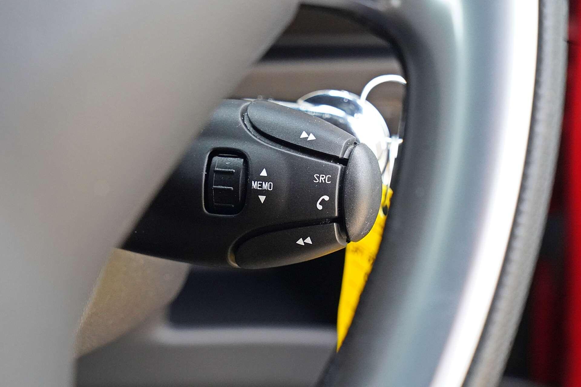 DS Automobiles DS 3 view 32