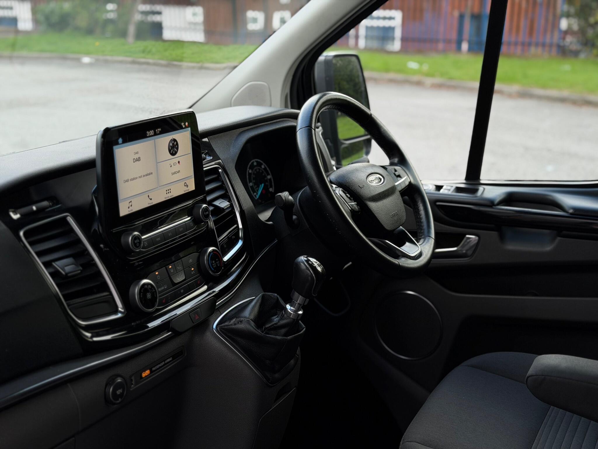 Ford Tourneo Custom view 22