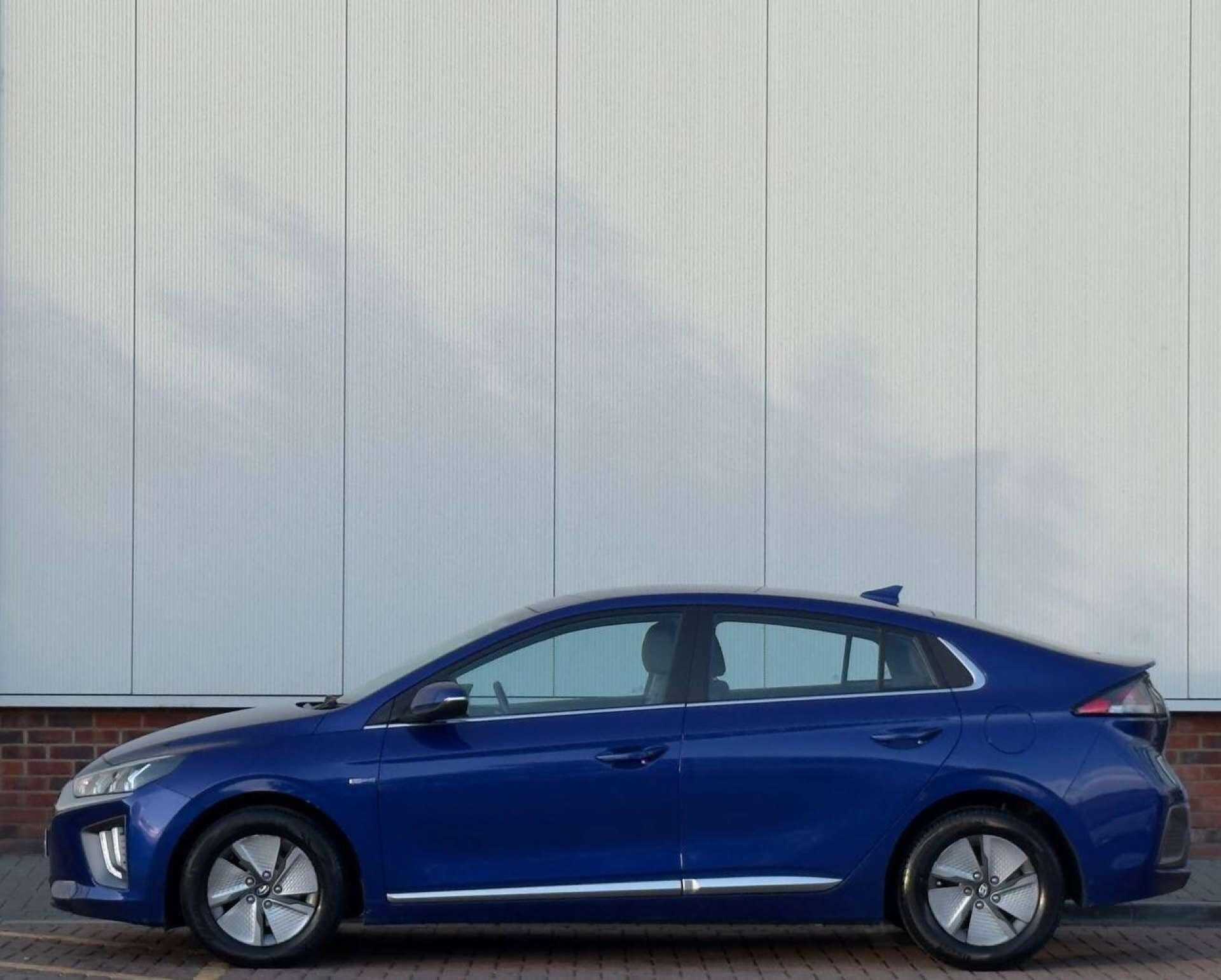 Hyundai Ioniq view 8