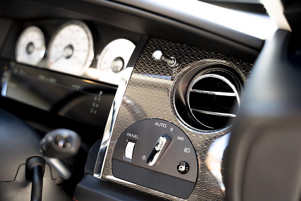 Rolls-Royce Wraith view 17