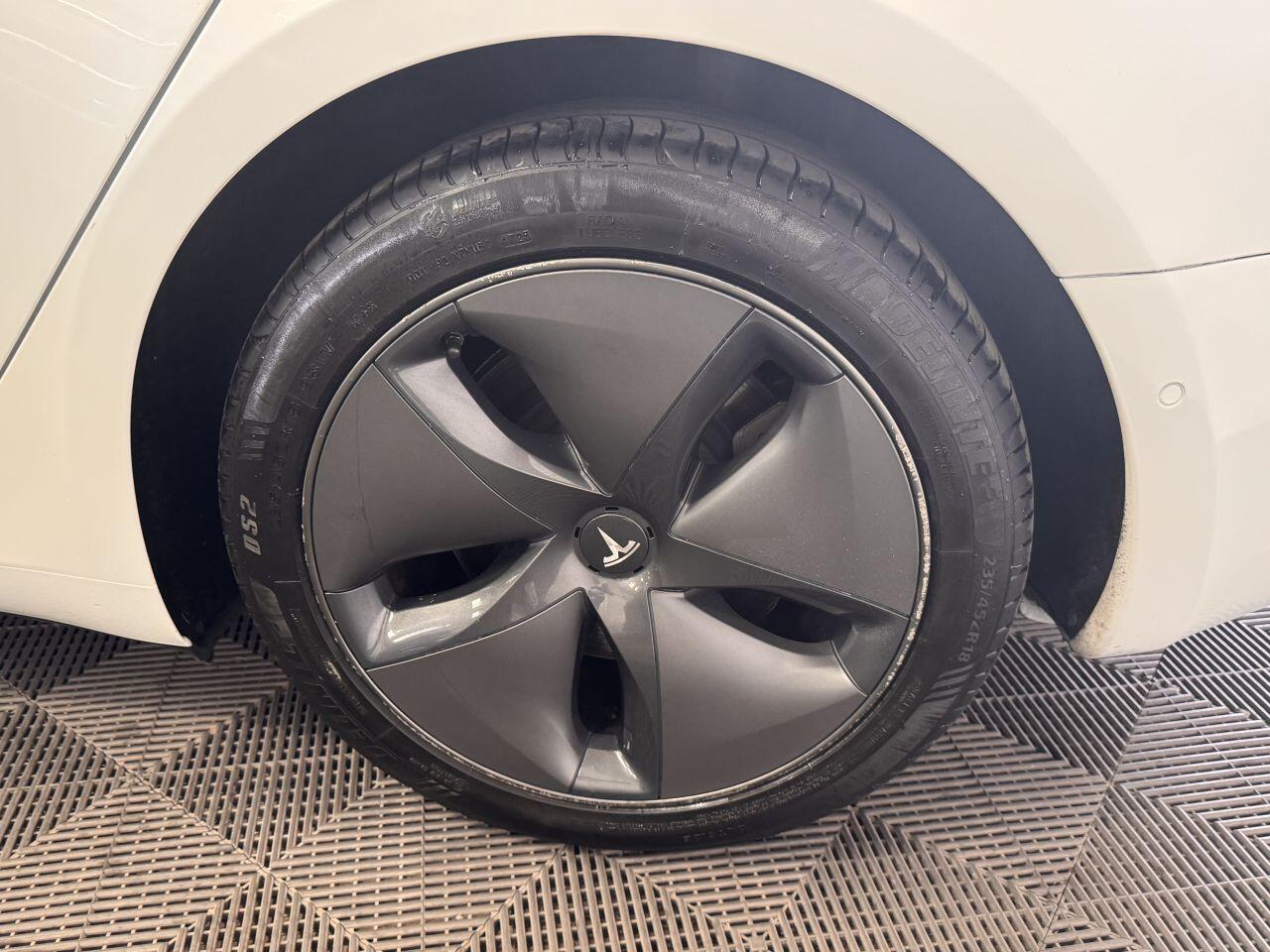 Tesla Model 3 view 25