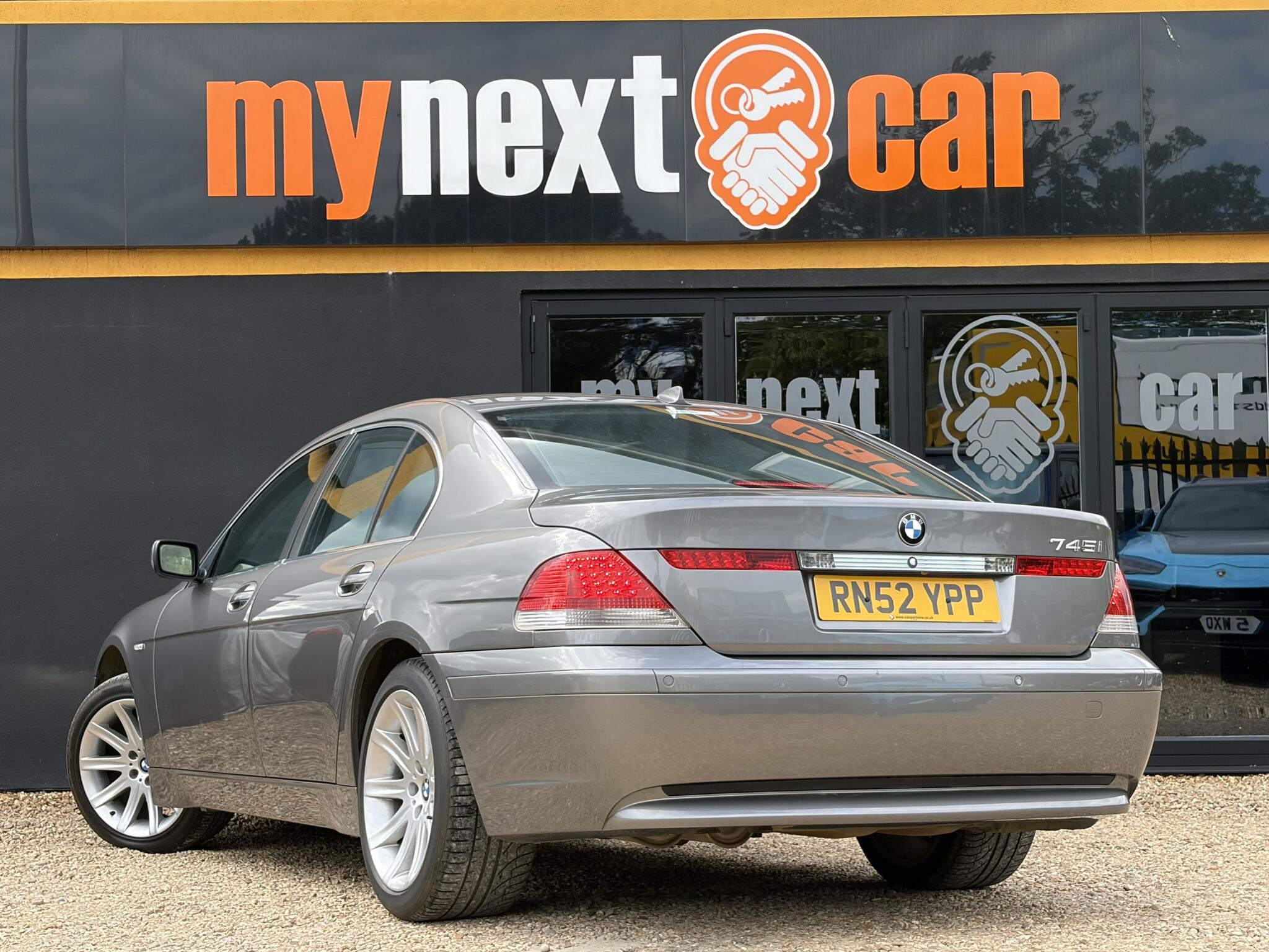 BMW 7 Series view 6
