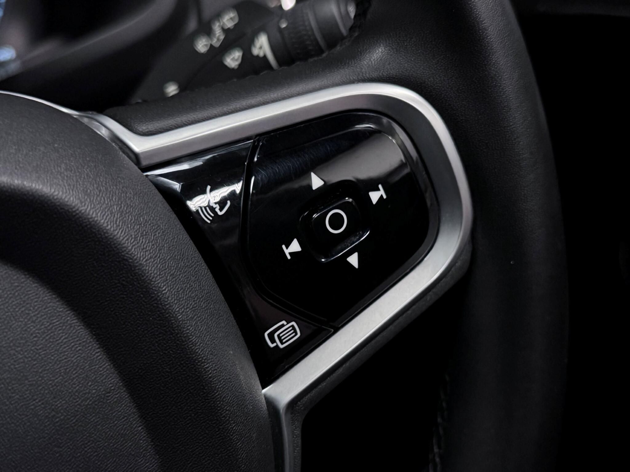 Volvo XC90 view 21