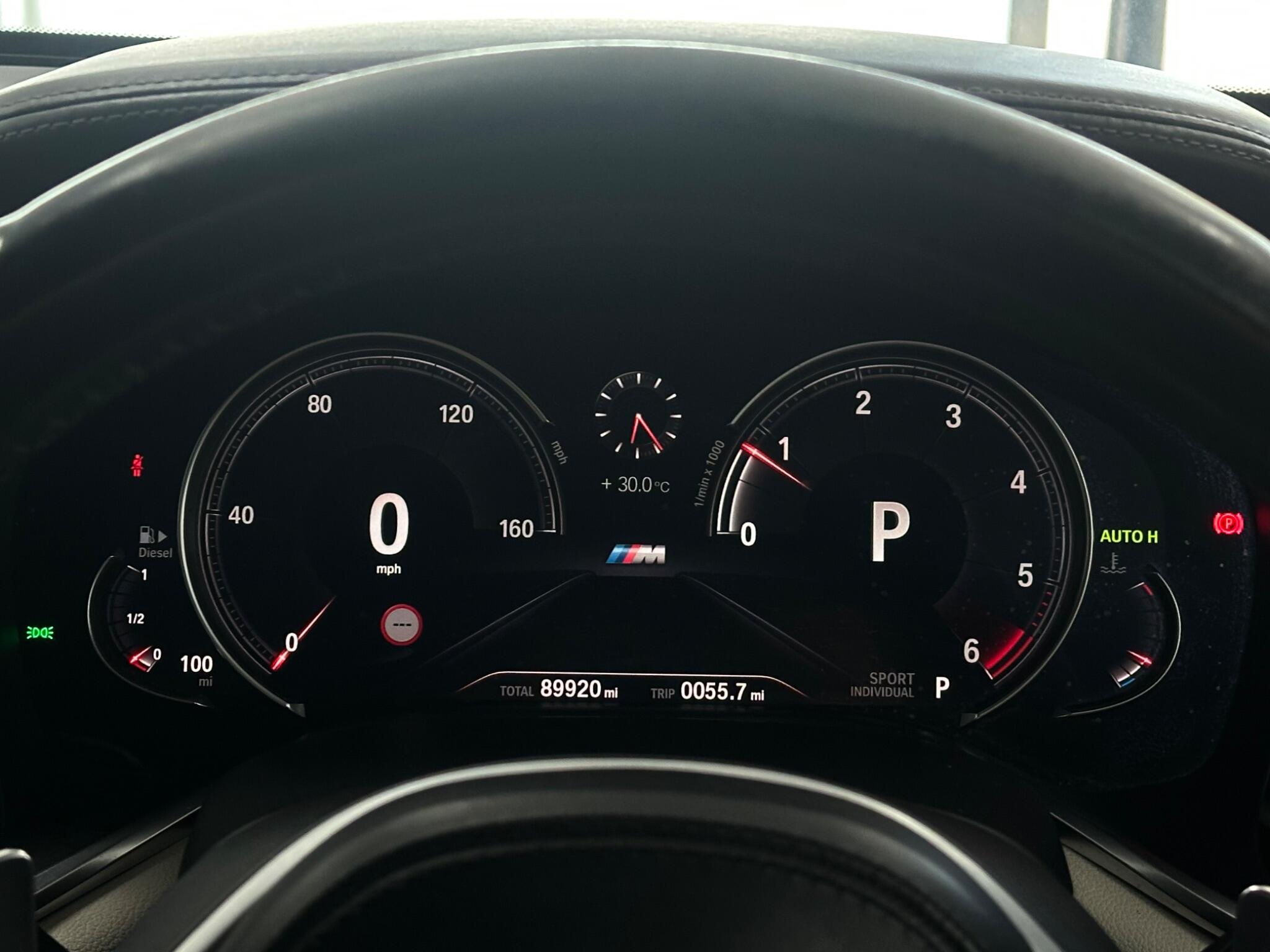 BMW 7 Series view 27