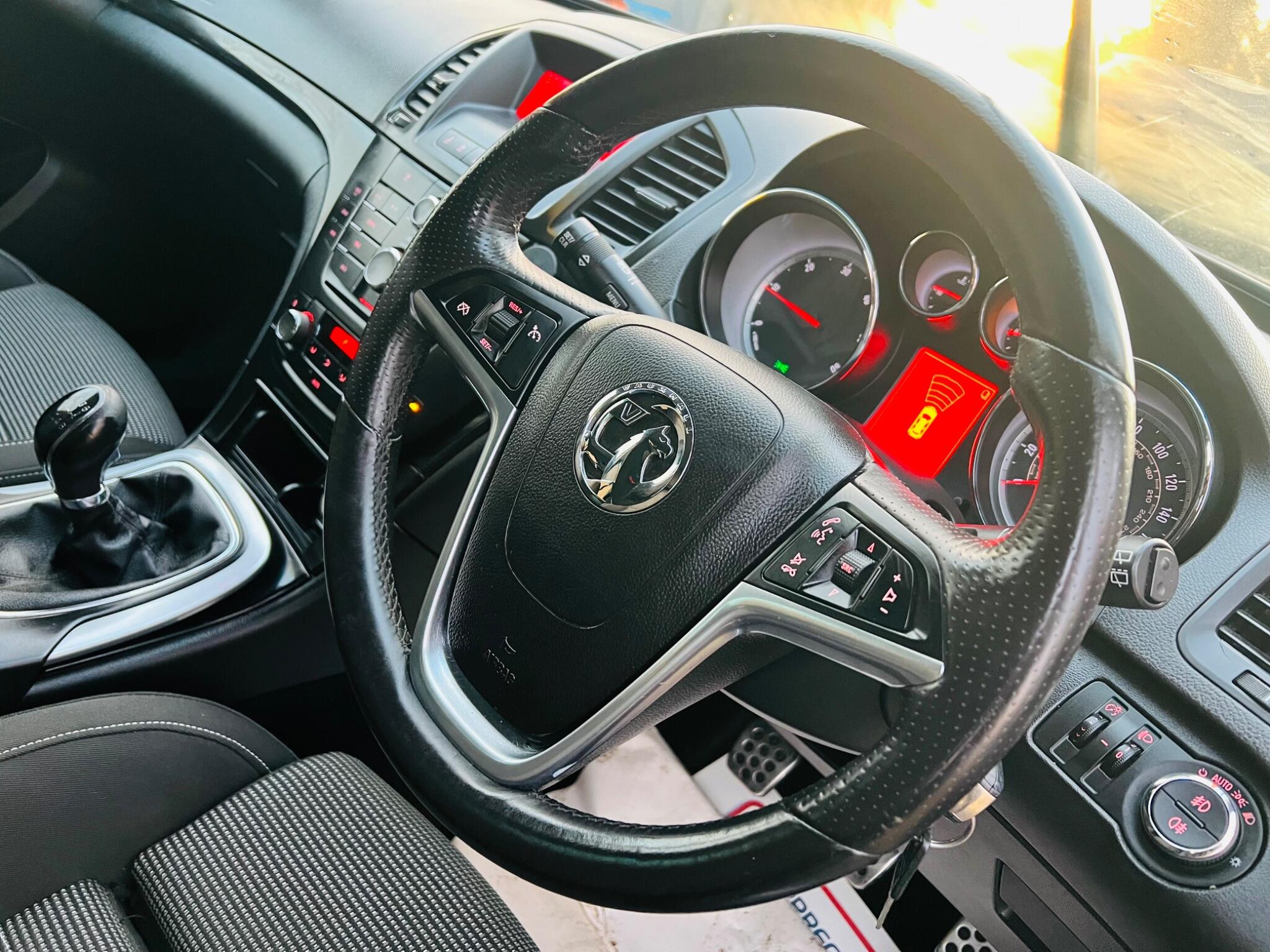2013 Vauxhall Insignia 2.0 CDTi ecoFLEX SRi Sports Tourer Euro 5 (s/s) 5dr • 116,197 miles image 27
