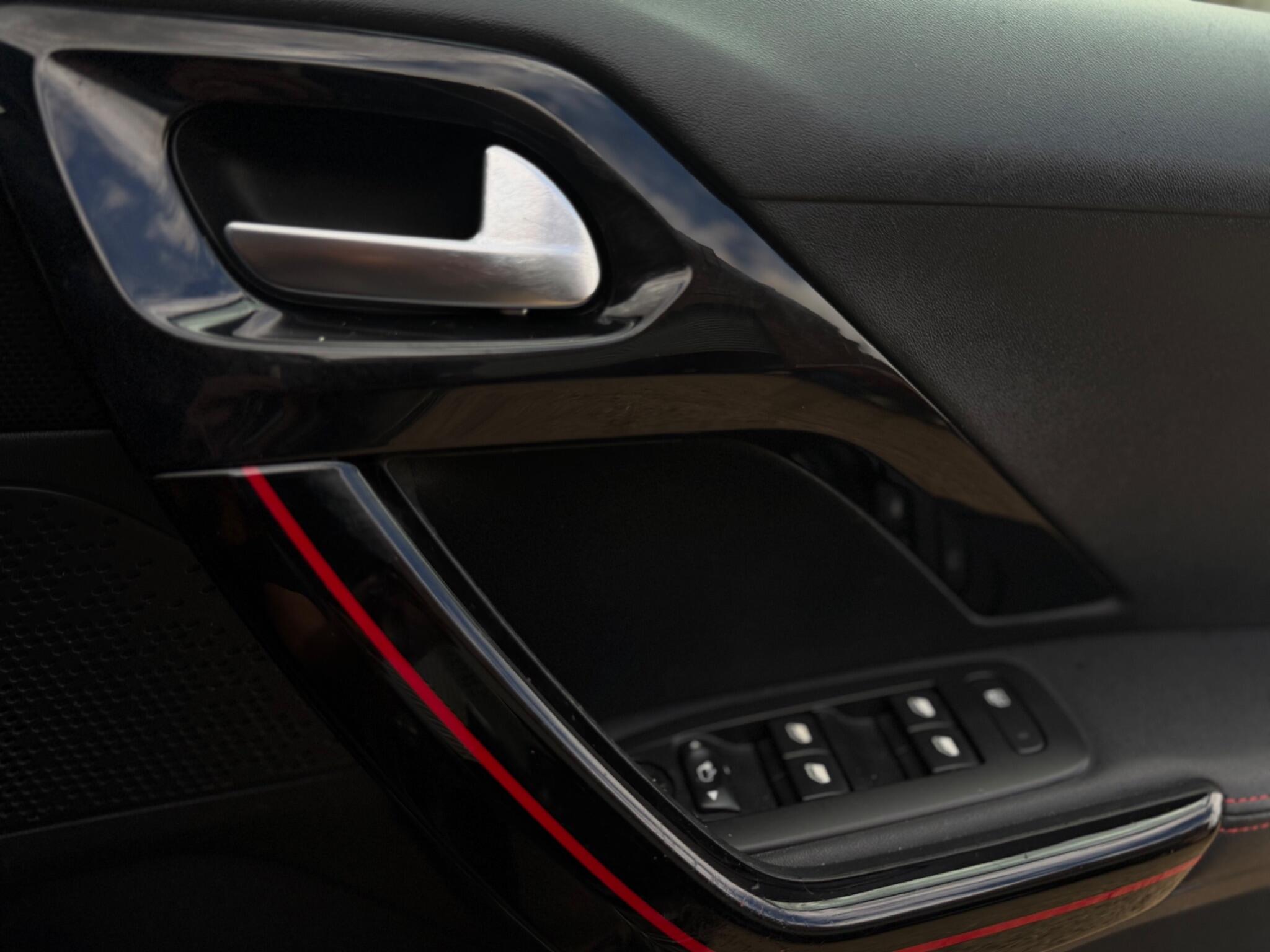 Peugeot 208 view 22