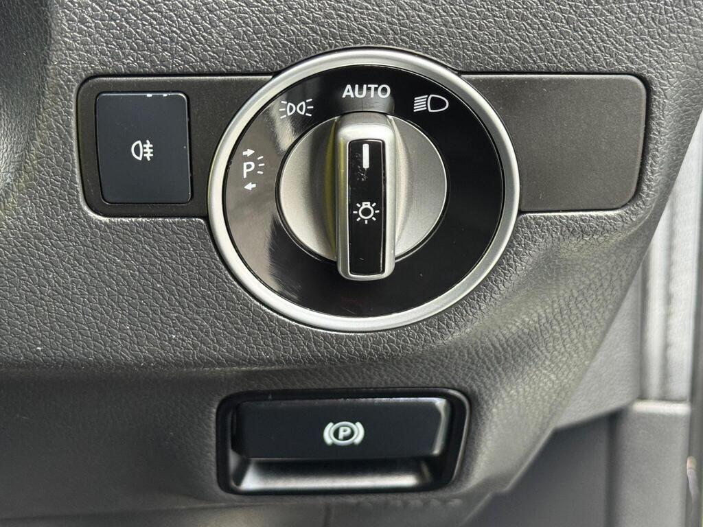 Mercedes-Benz Gla view 44