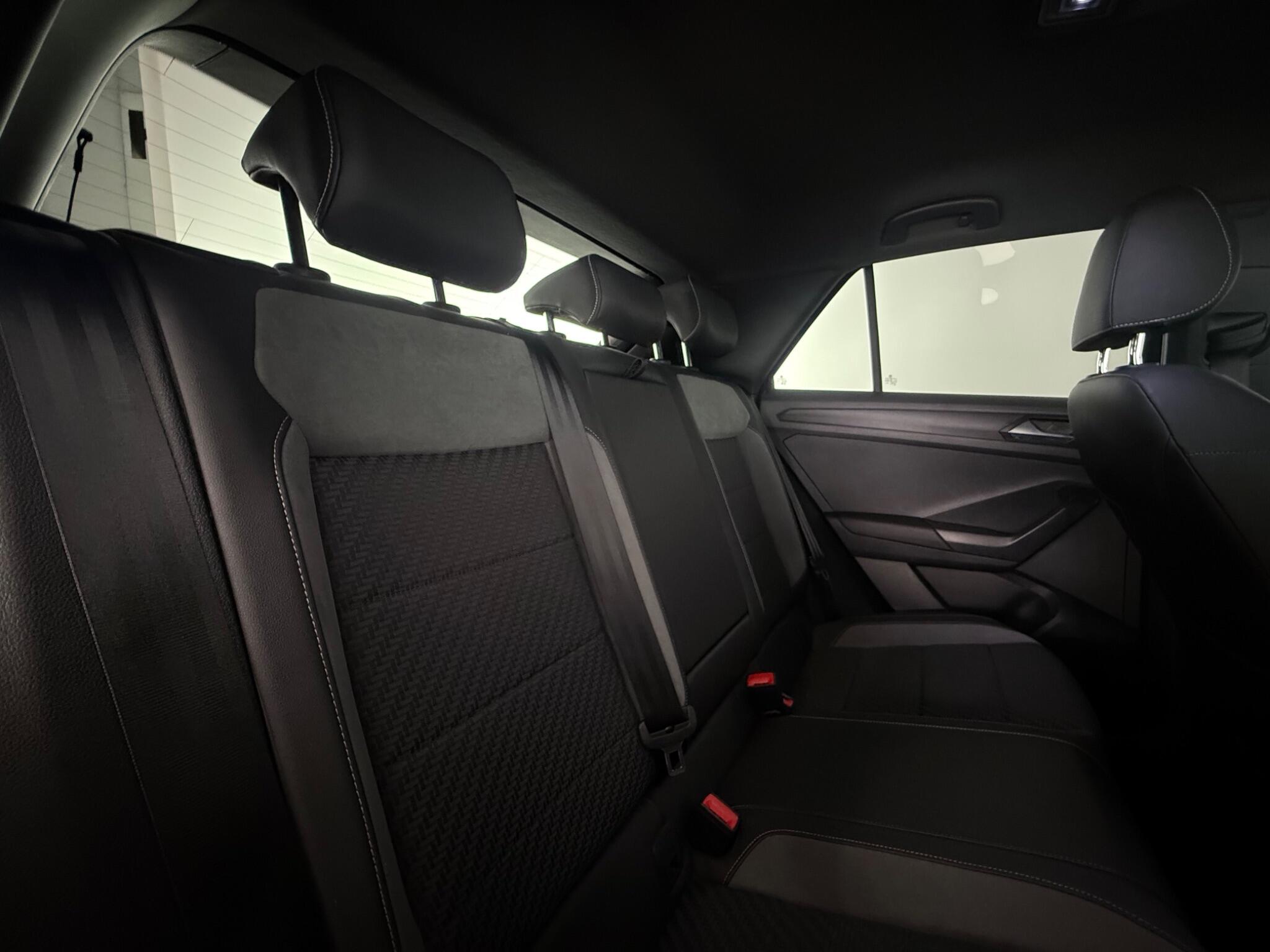 Volkswagen T-Roc view 32