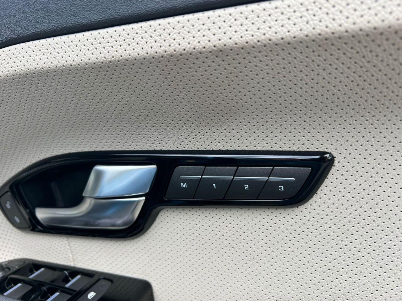 Land Rover Range Rover Evoque view 27