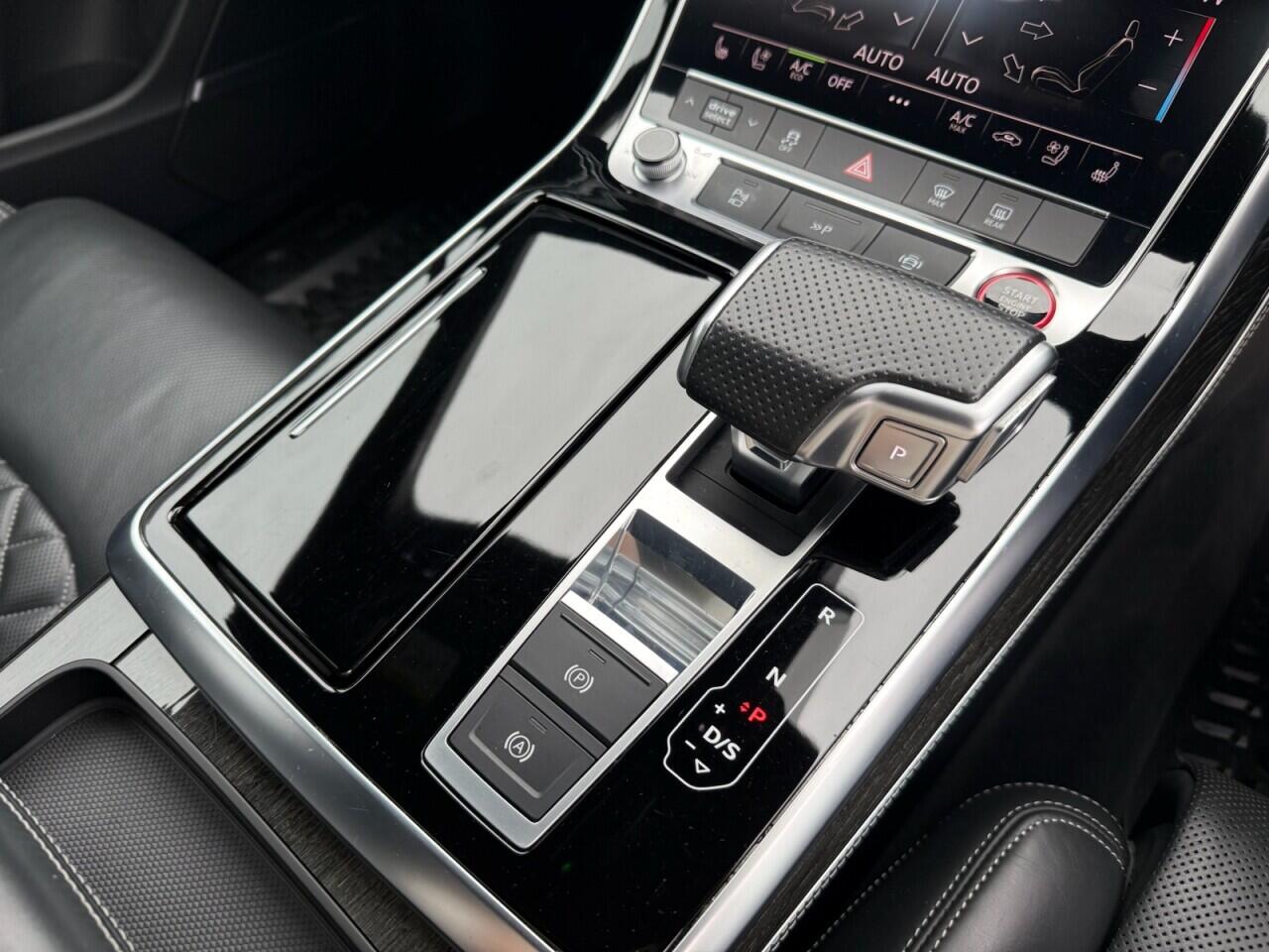 Audi SQ7 view 27