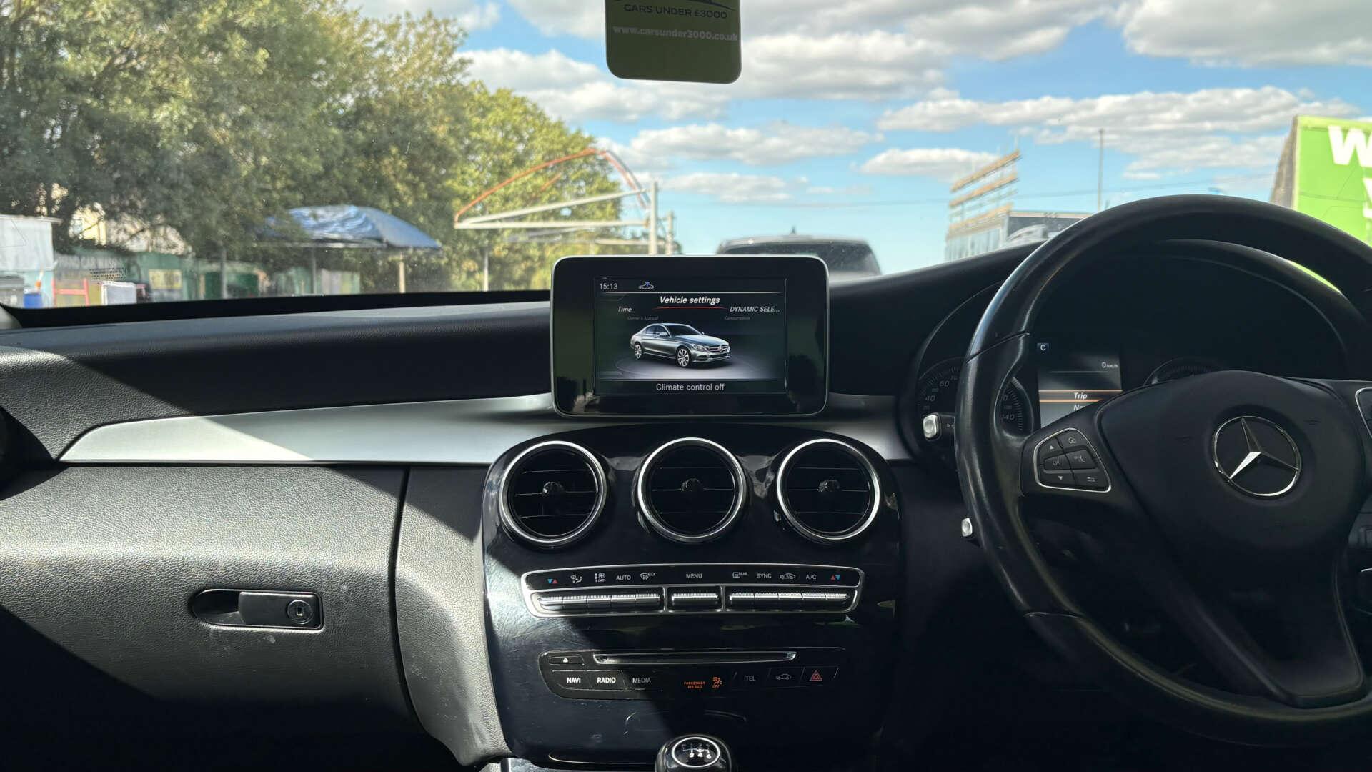 Mercedes-Benz C-Class view 36
