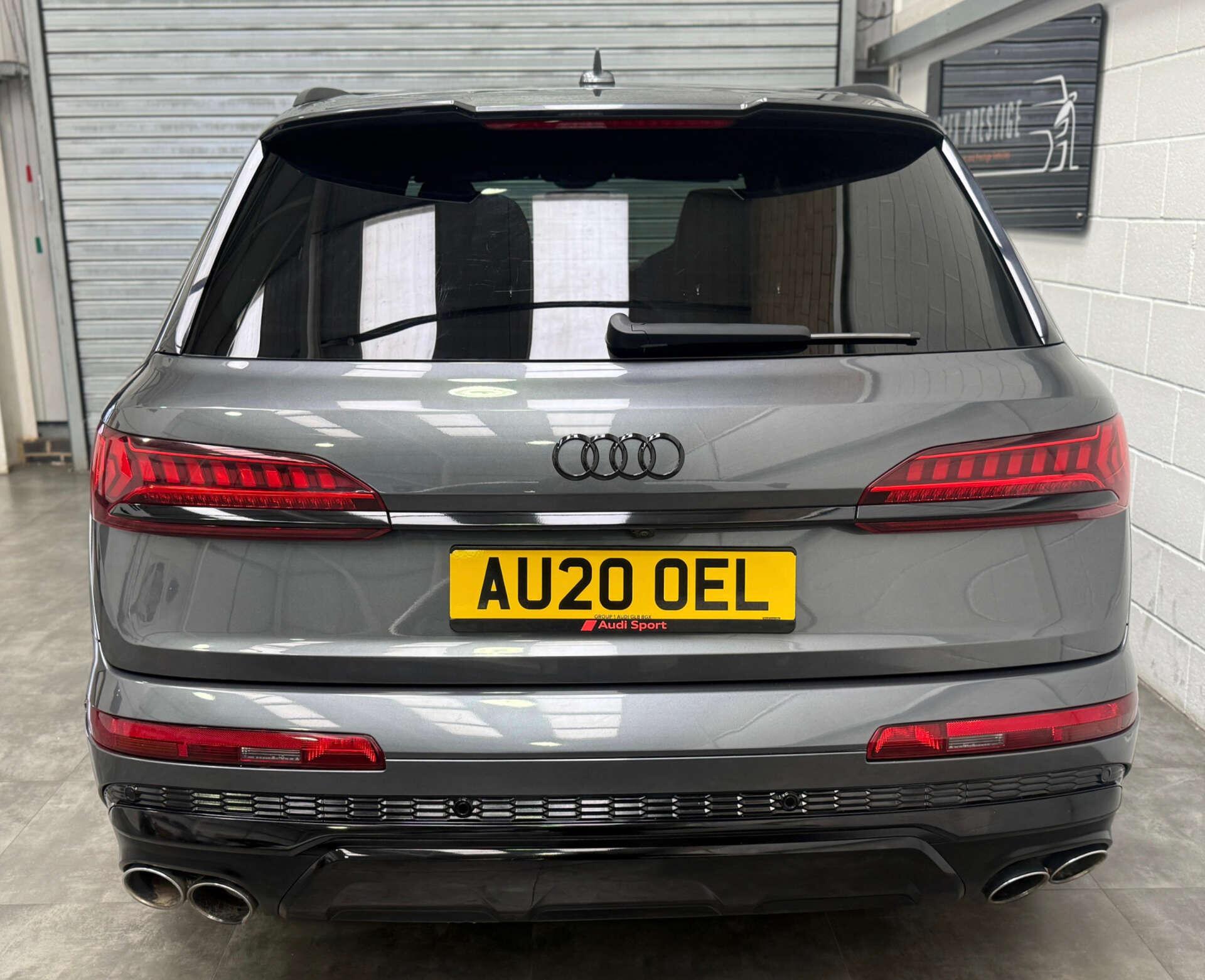 Audi SQ7 view 9