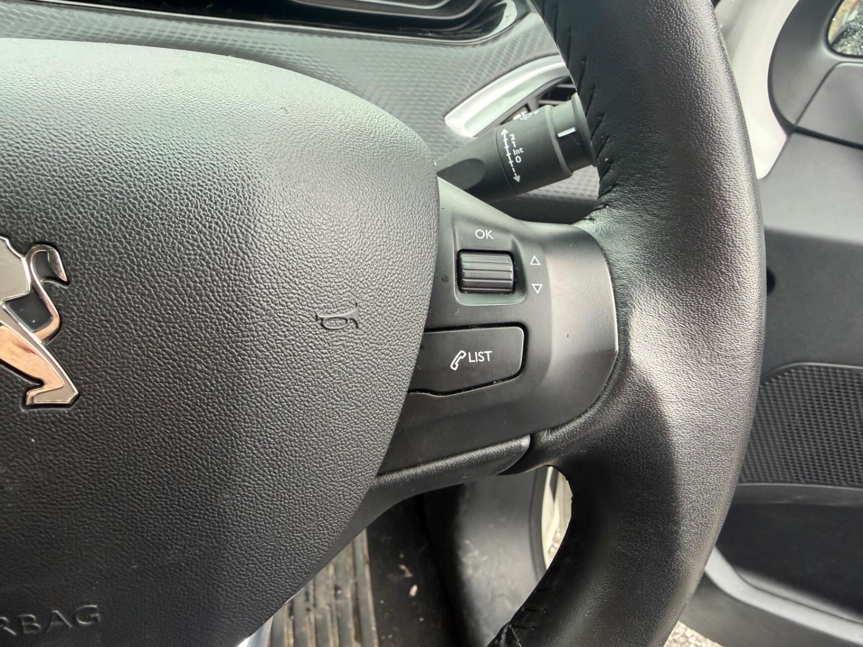 Peugeot 208 view 18