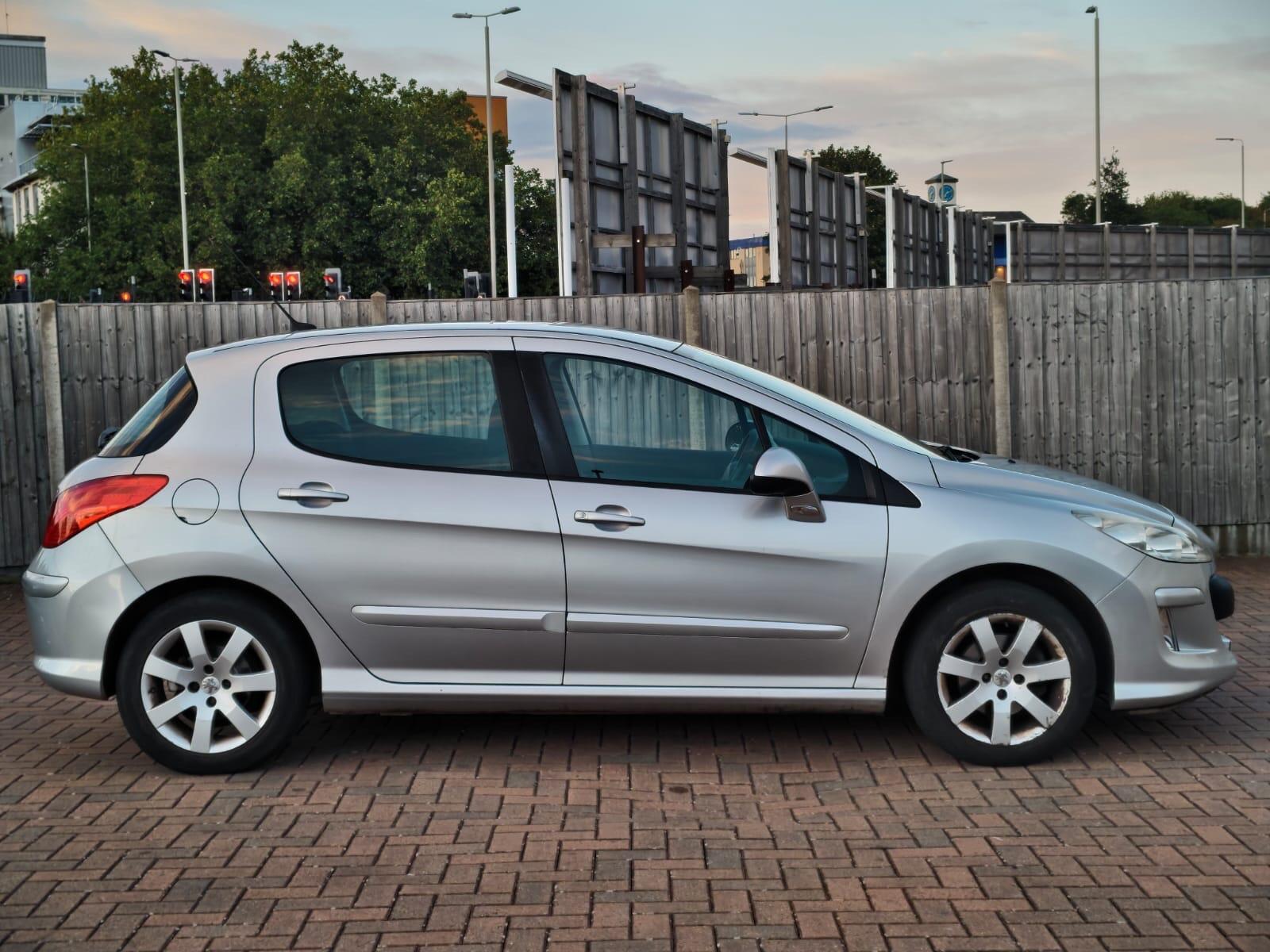 Peugeot 308 view 4