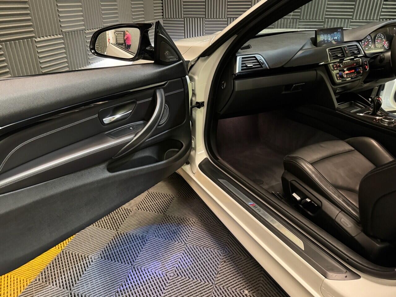BMW M4 view 11