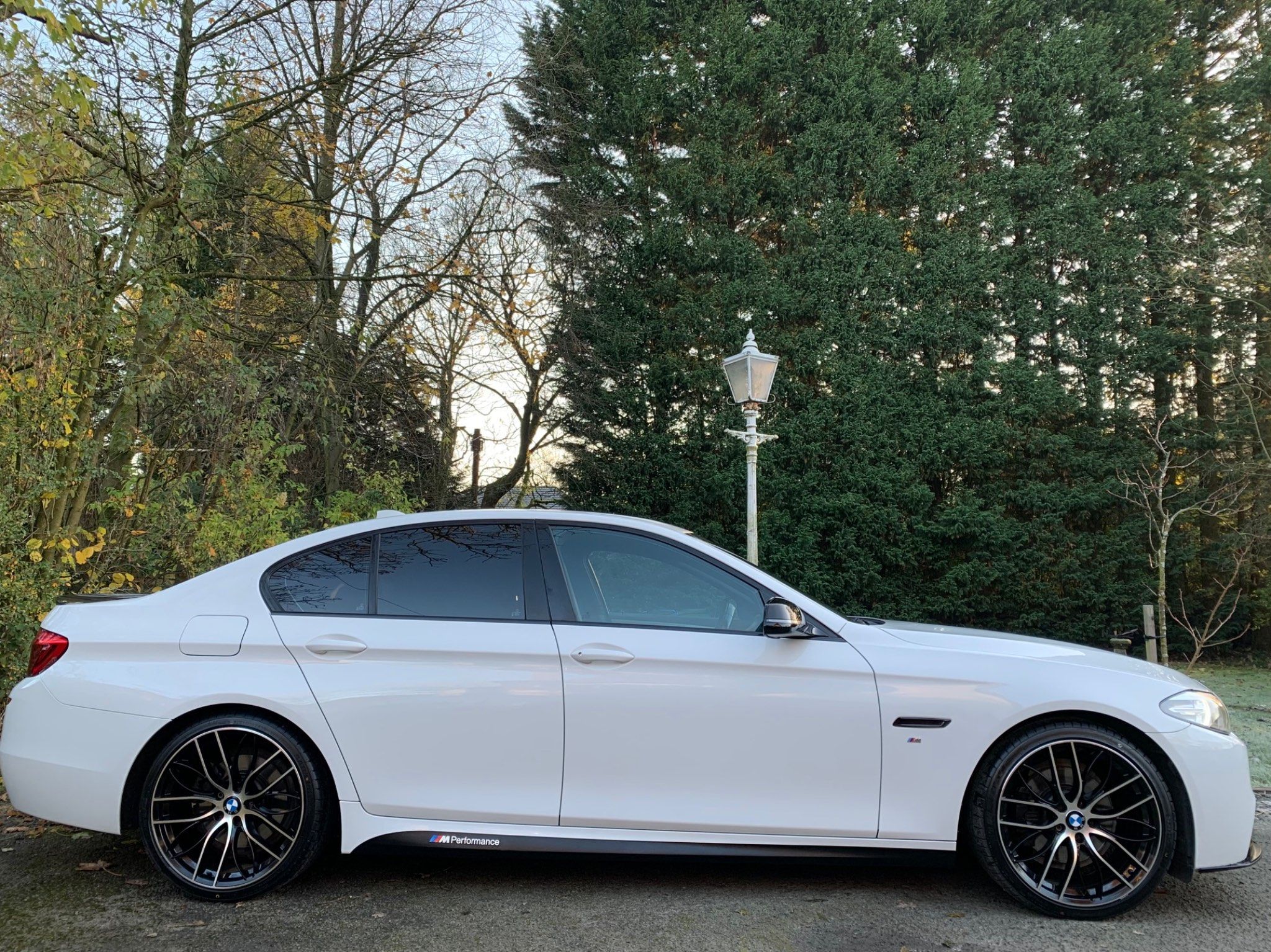 BMW 5 Series view 10