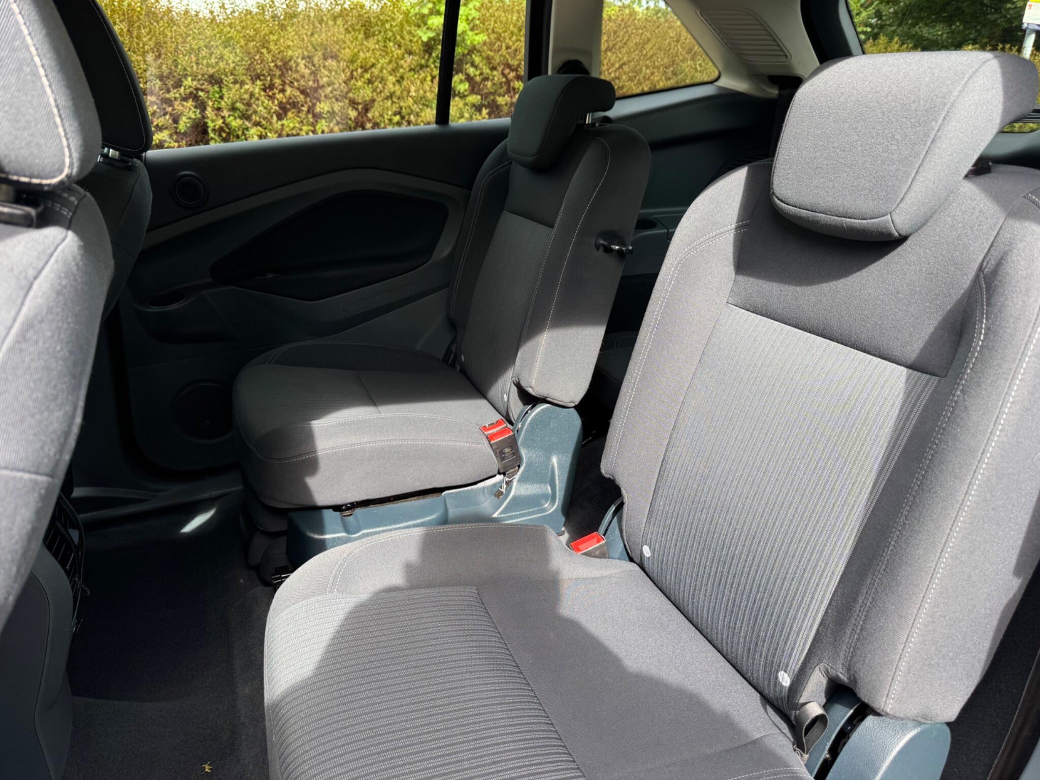 Ford Grand C-Max view 15