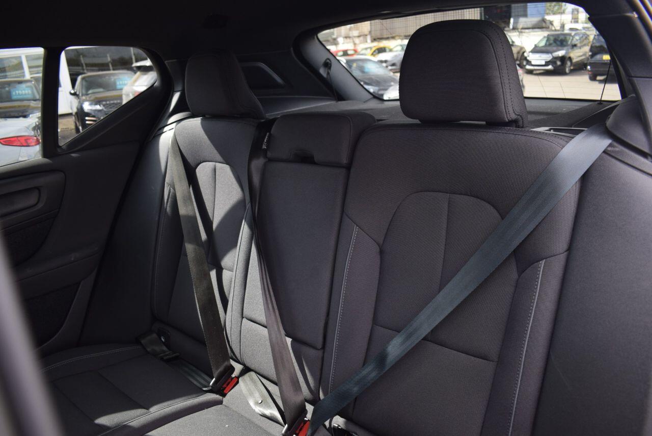 Volvo XC40 view 14
