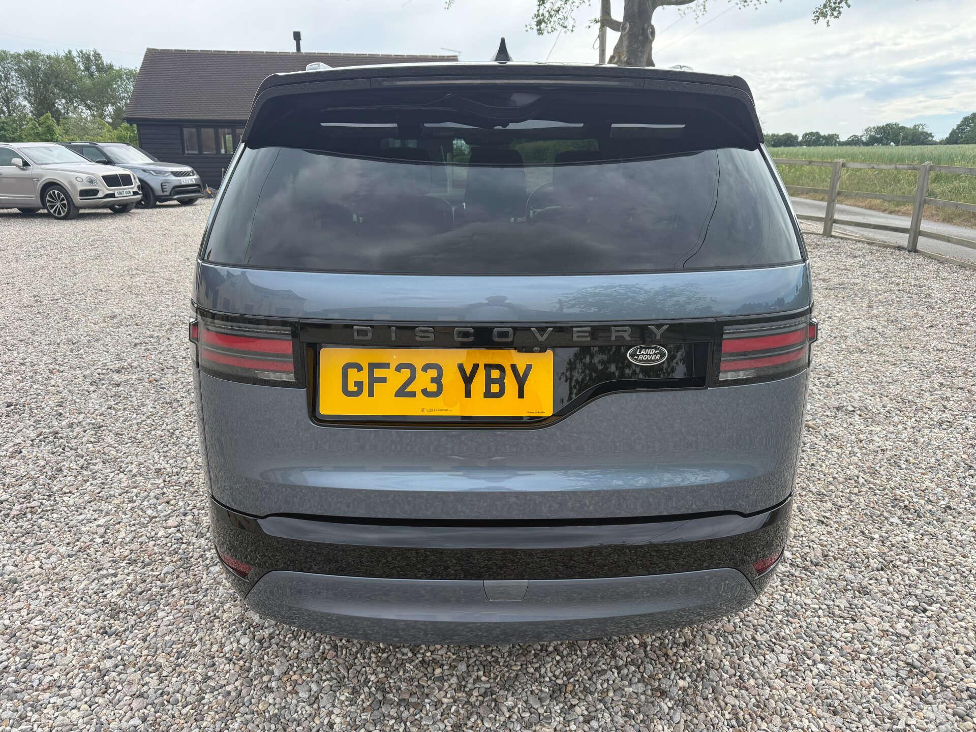 Land Rover Discovery view 8