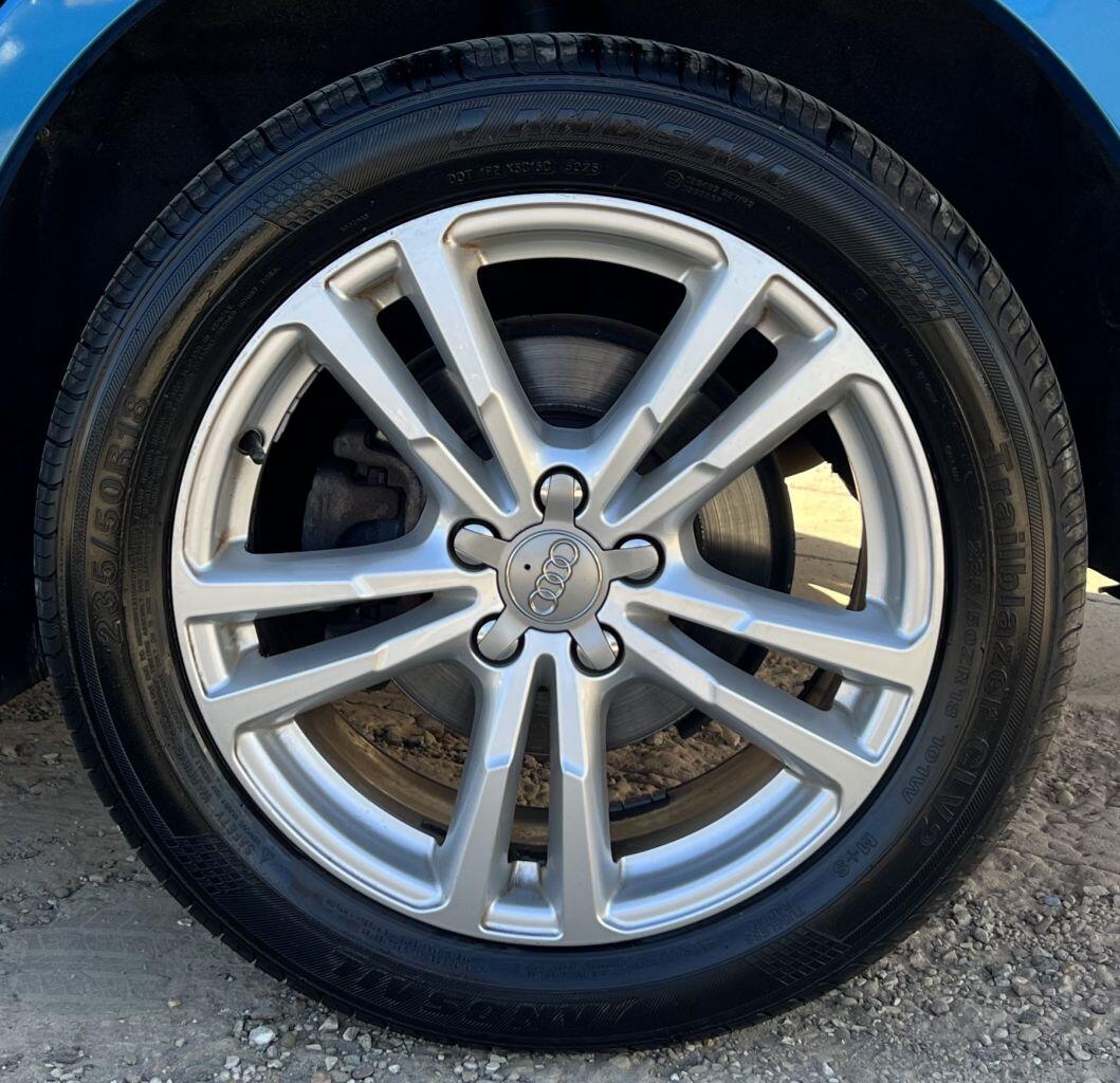 Audi Q3 view 11