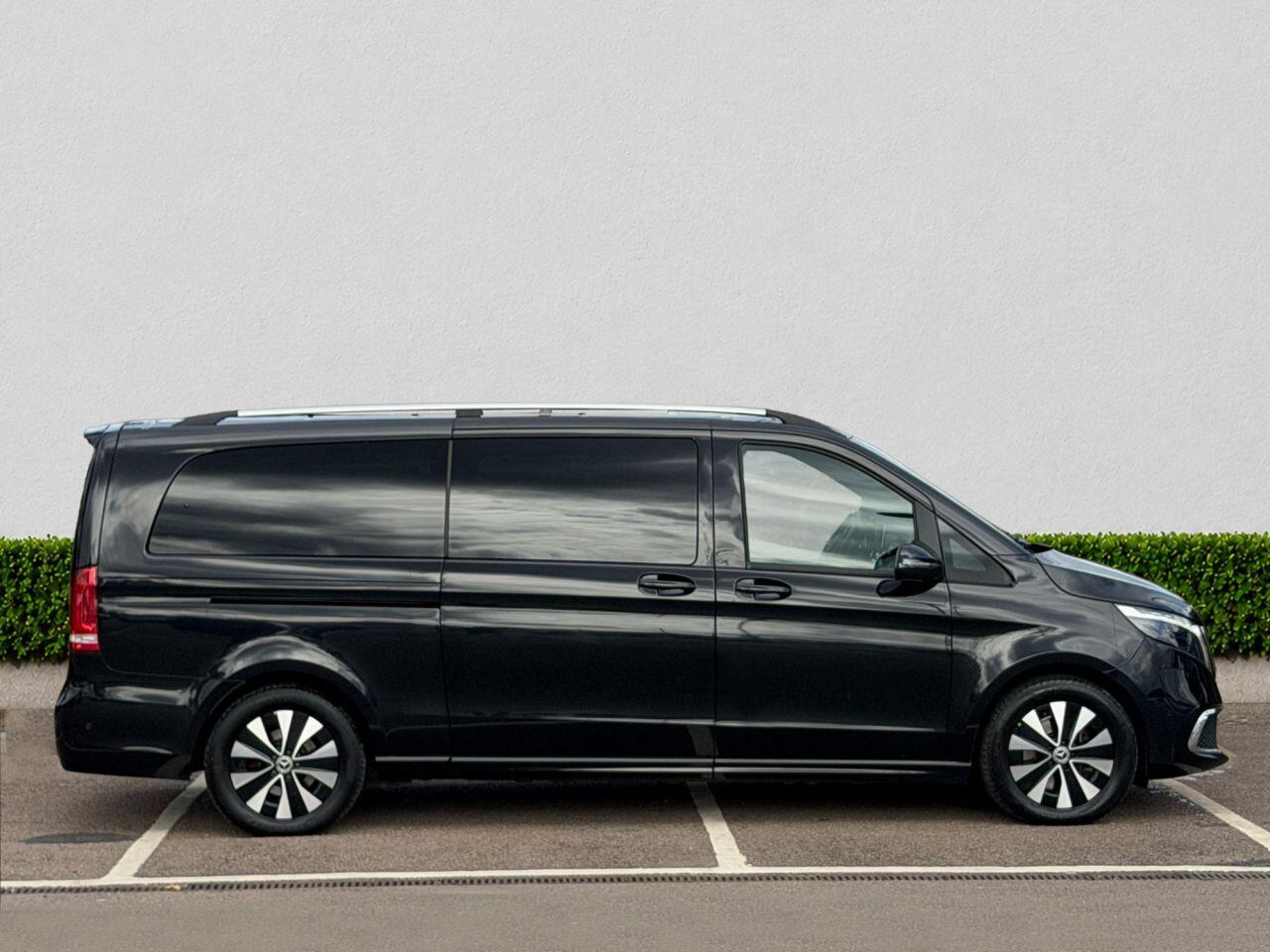 Mercedes-Benz Eqv view 8