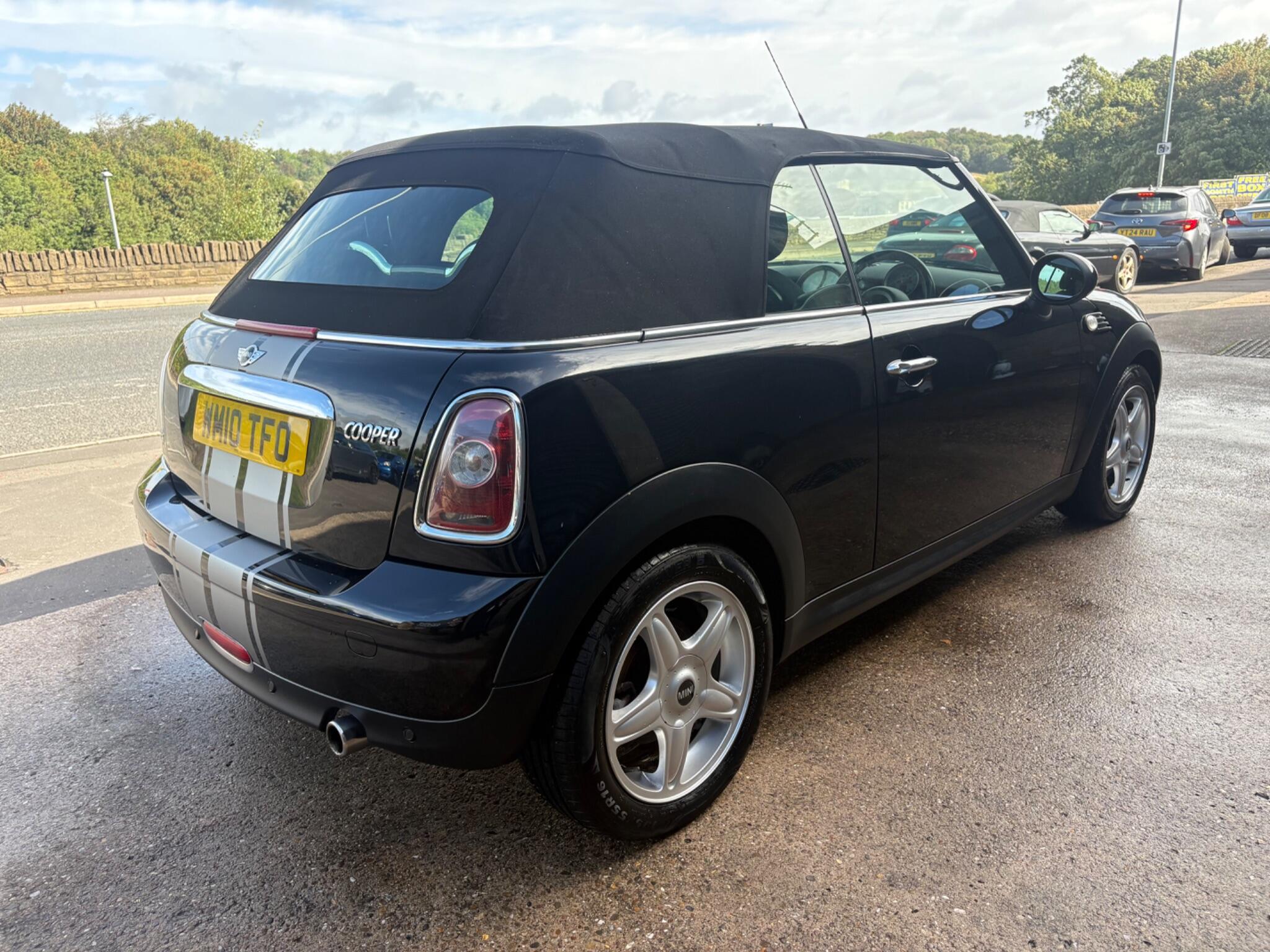 Mini Convertible view 16