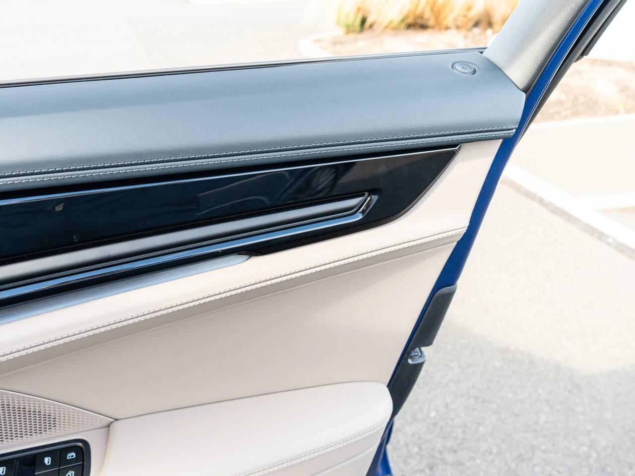 Porsche Panamera view 25