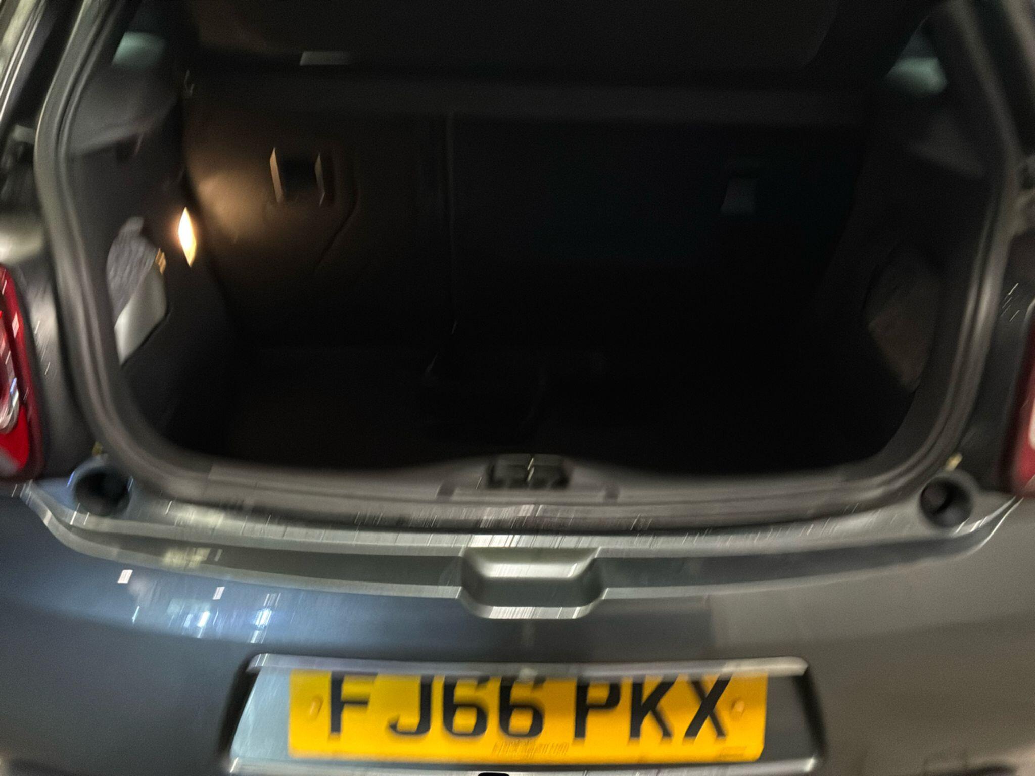 DS Automobiles DS 3 view 8