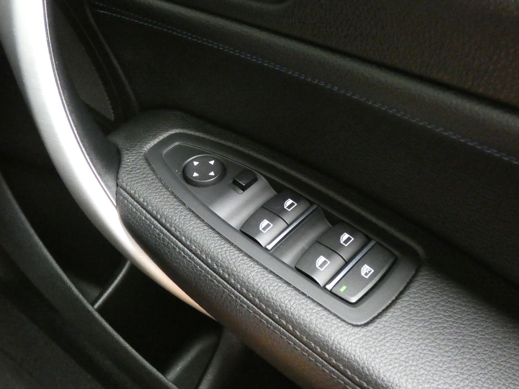 BMW 1 Series view 32