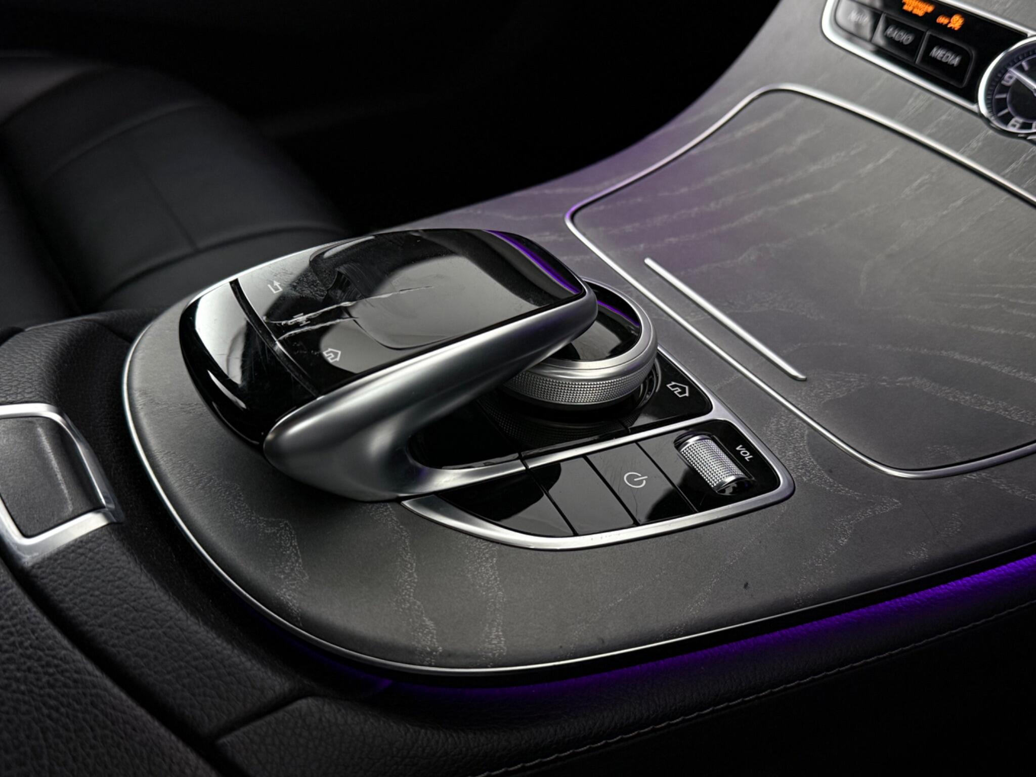 Mercedes-Benz CLS view 23