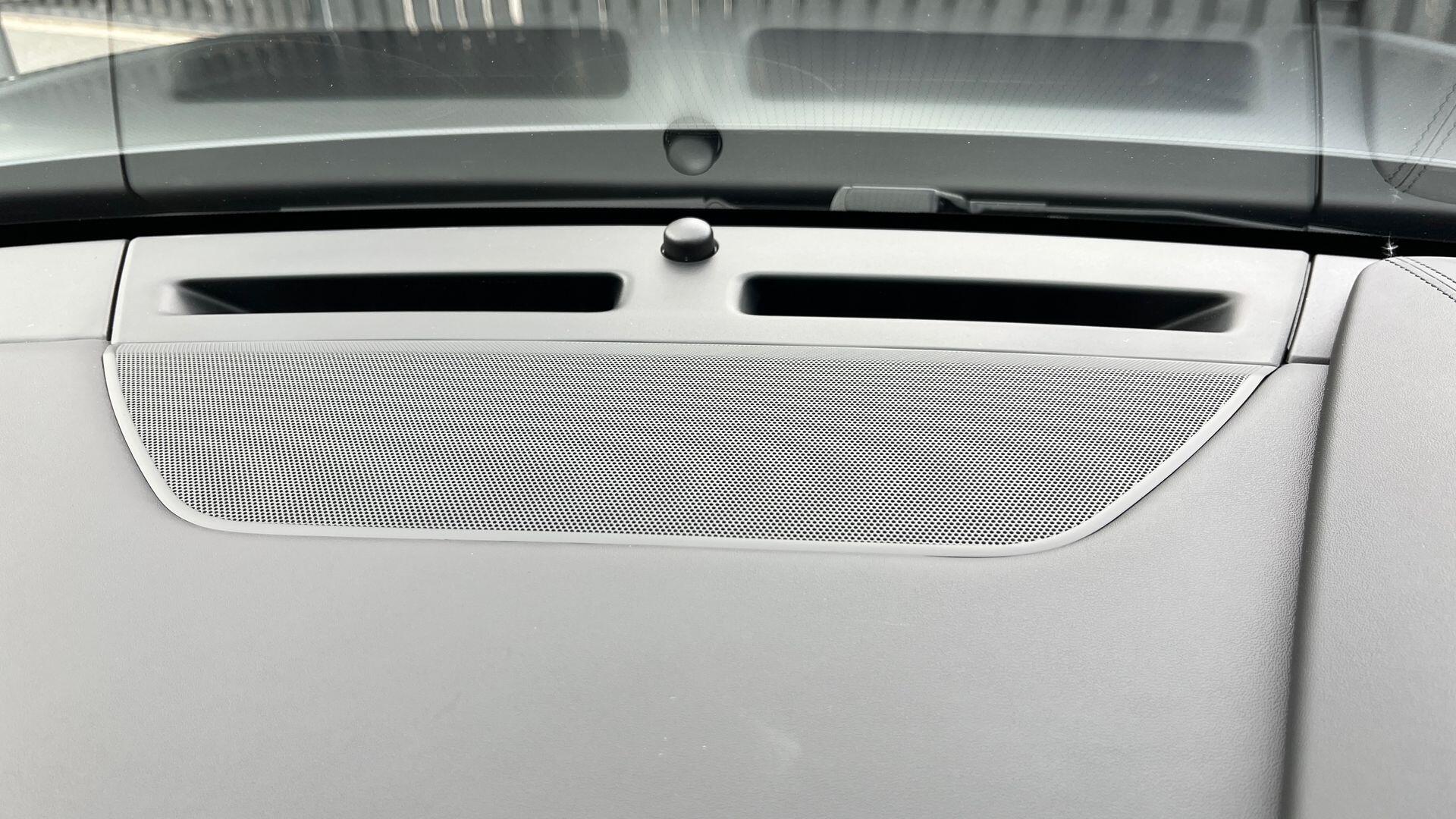 Land Rover Range Rover Velar view 34