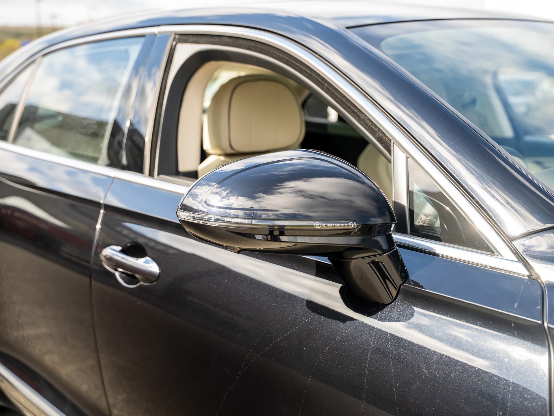 Bentley Flying Spur view 41