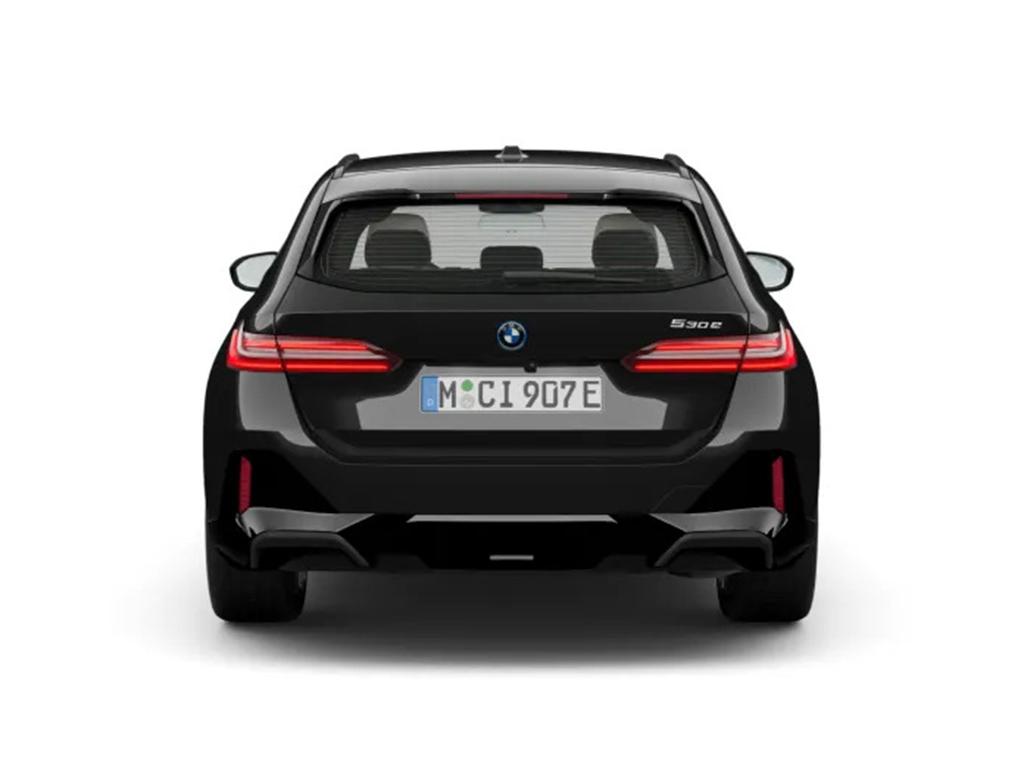 BMW 5 Series view 4